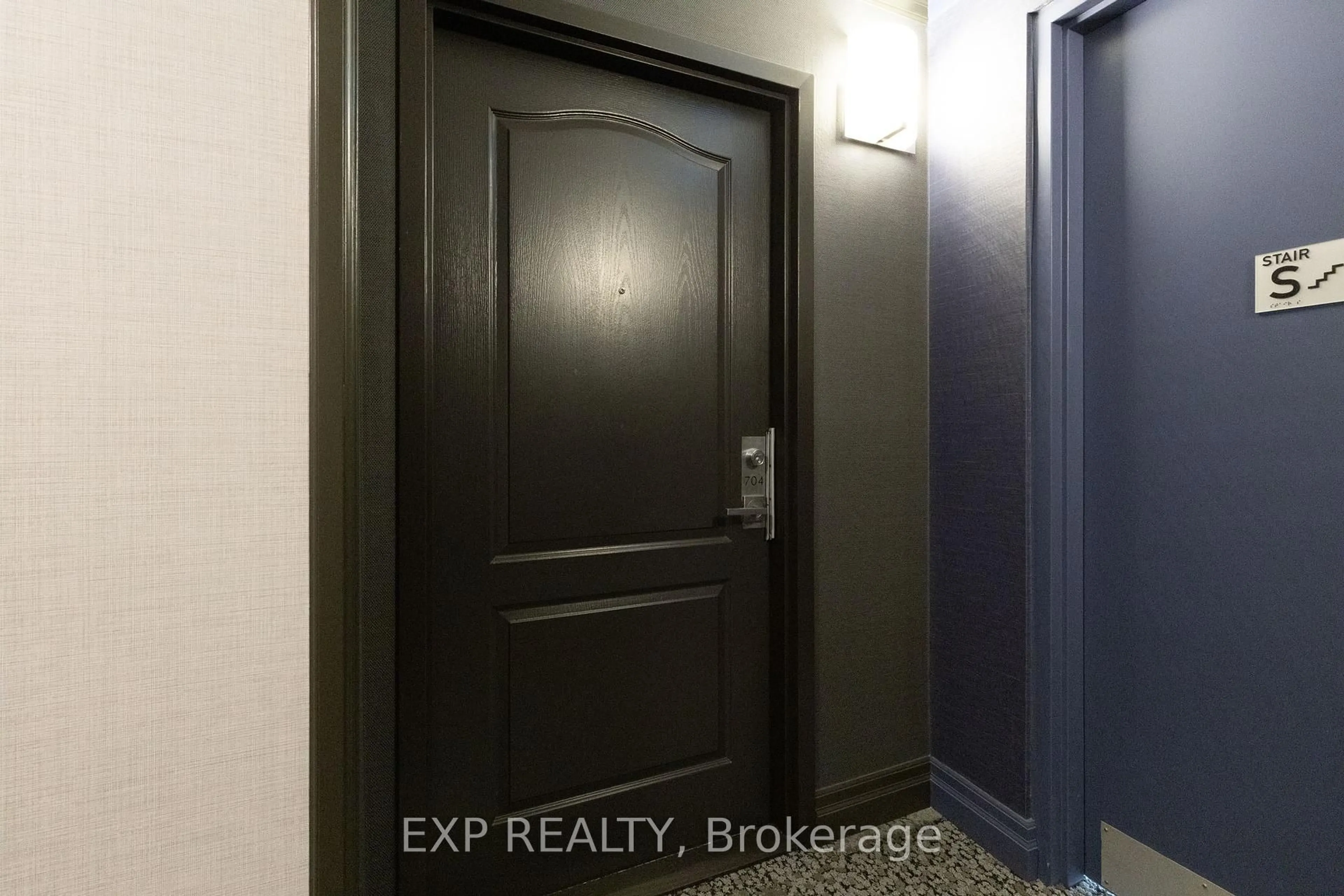 Indoor entryway for 18 Stafford St #704, Toronto Ontario M5V 3W4
