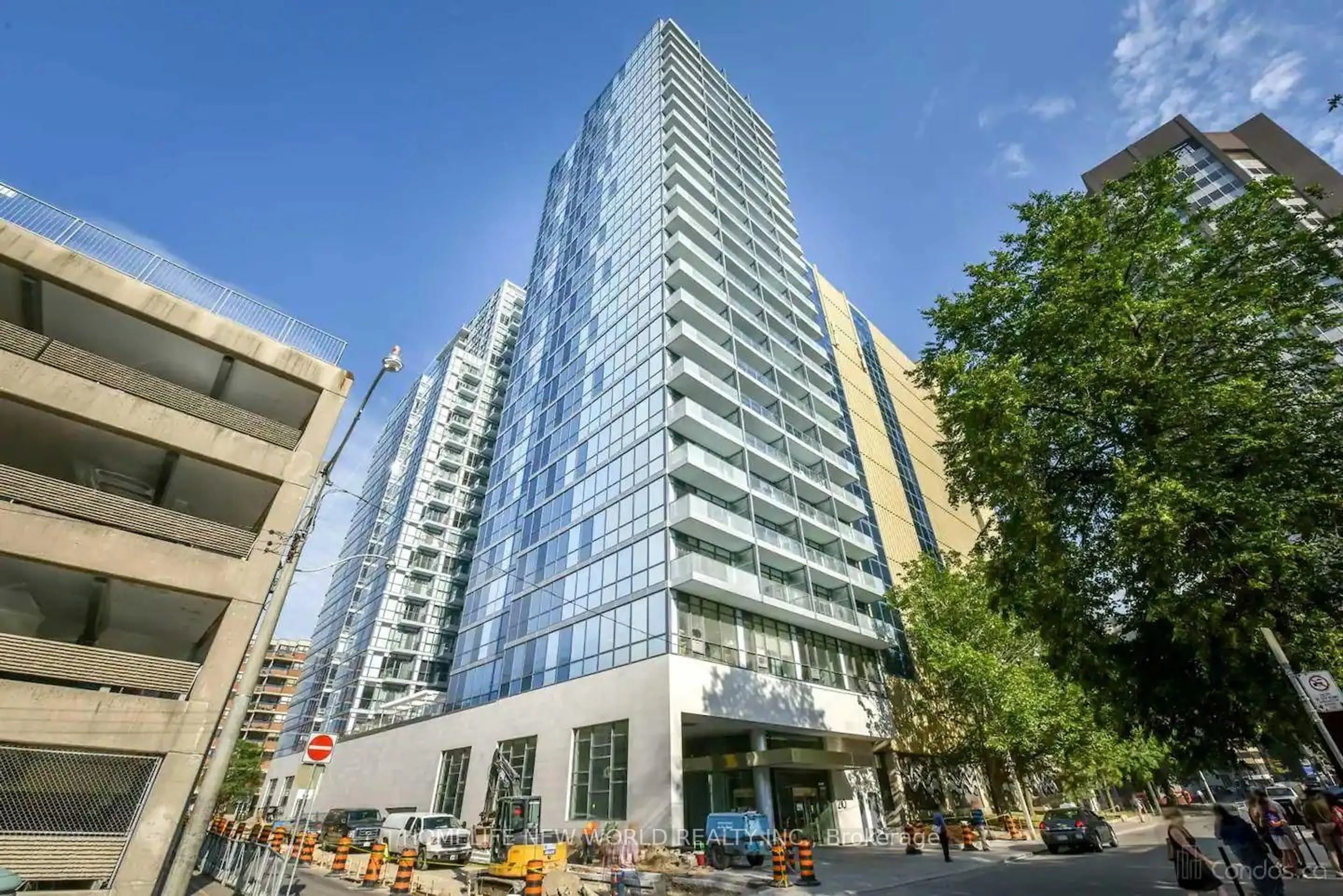 Indoor foyer for 210 Simcoe St #402, Toronto Ontario M5T 2W5