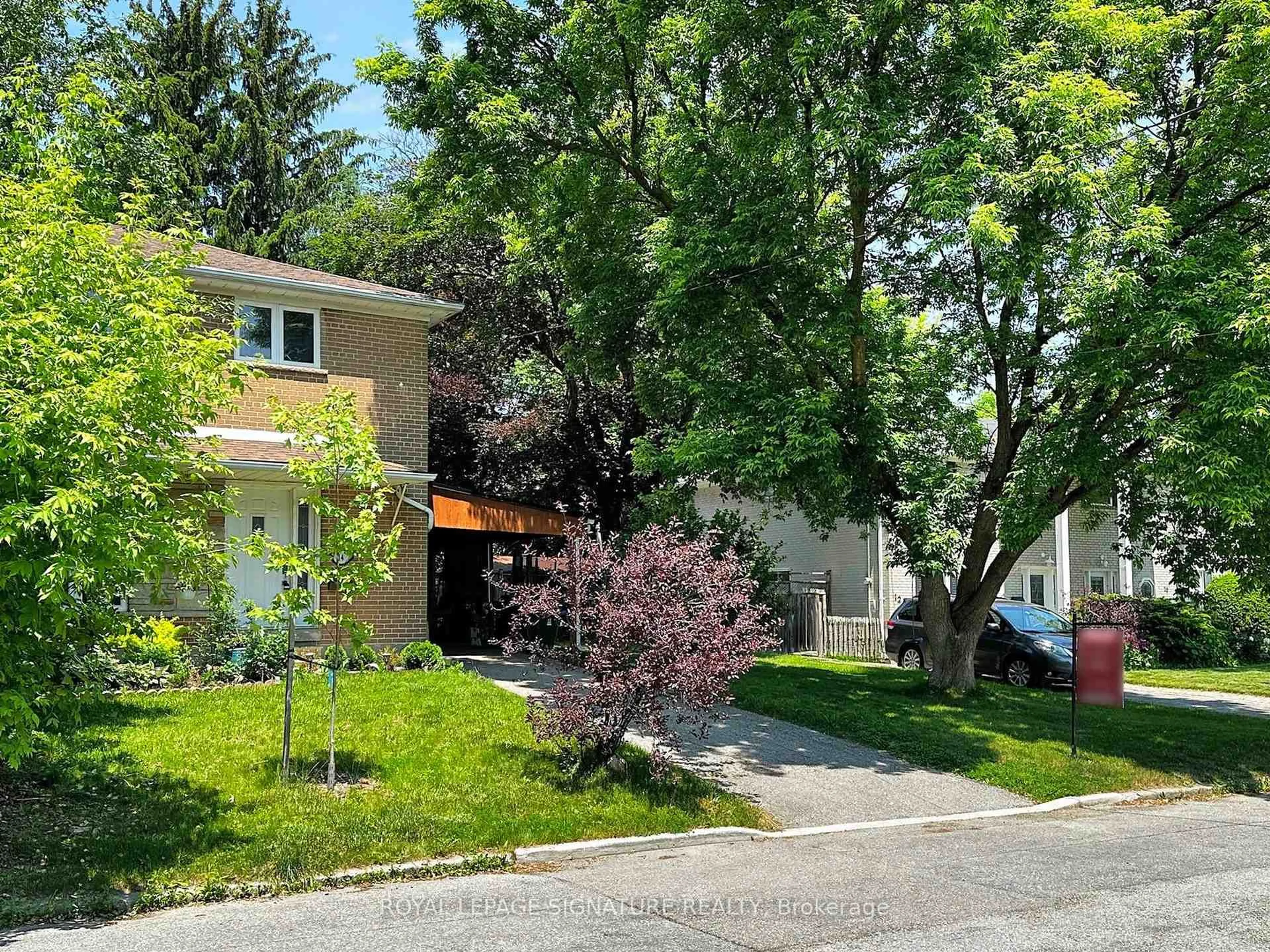 A pic from outside/outdoor area/front of a property/back of a property/a pic from drone, street for 14 Logandale Rd, Toronto Ontario M2N 4H4