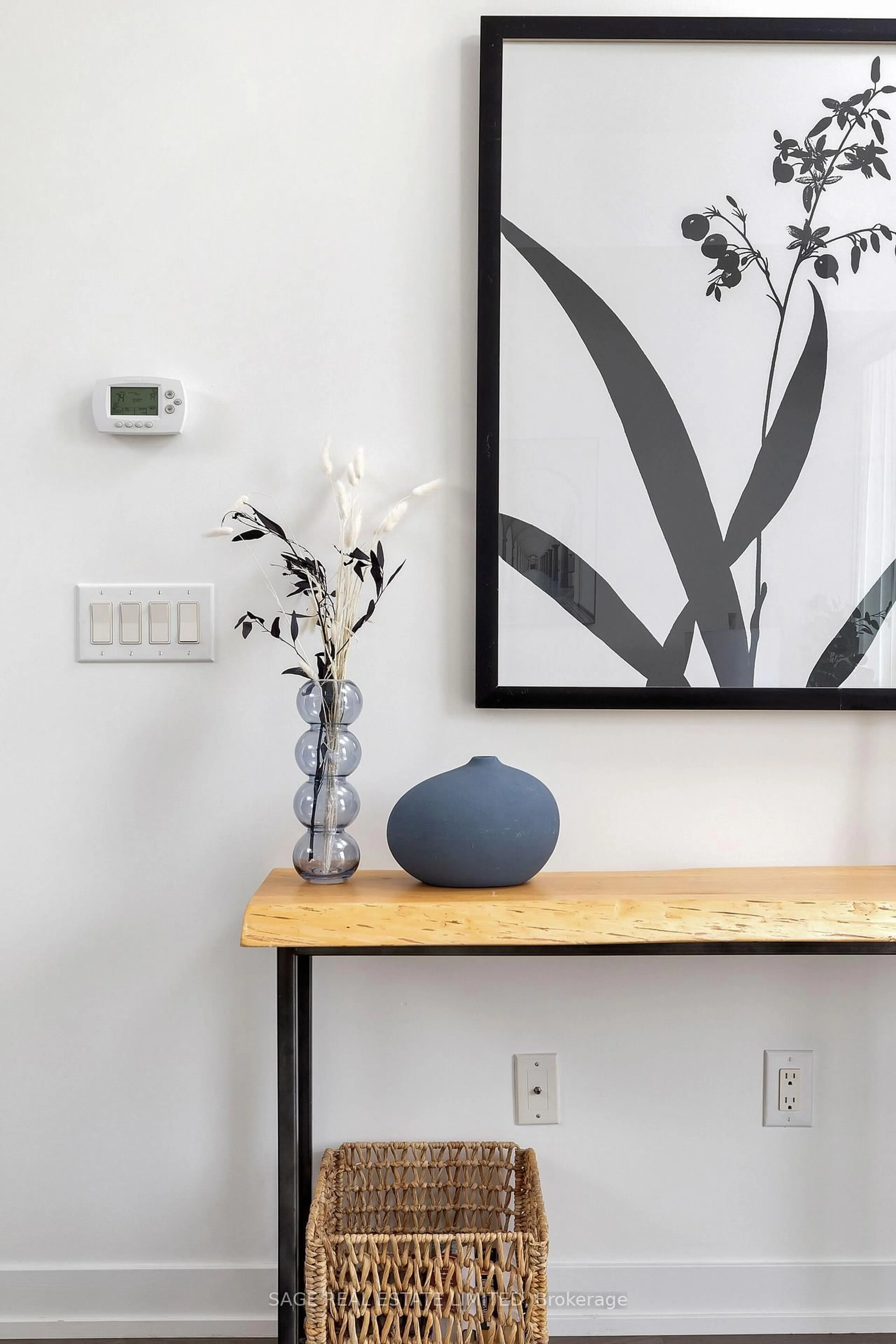 Indoor entryway for 105 George St #1108, Toronto Ontario M5A 0L4