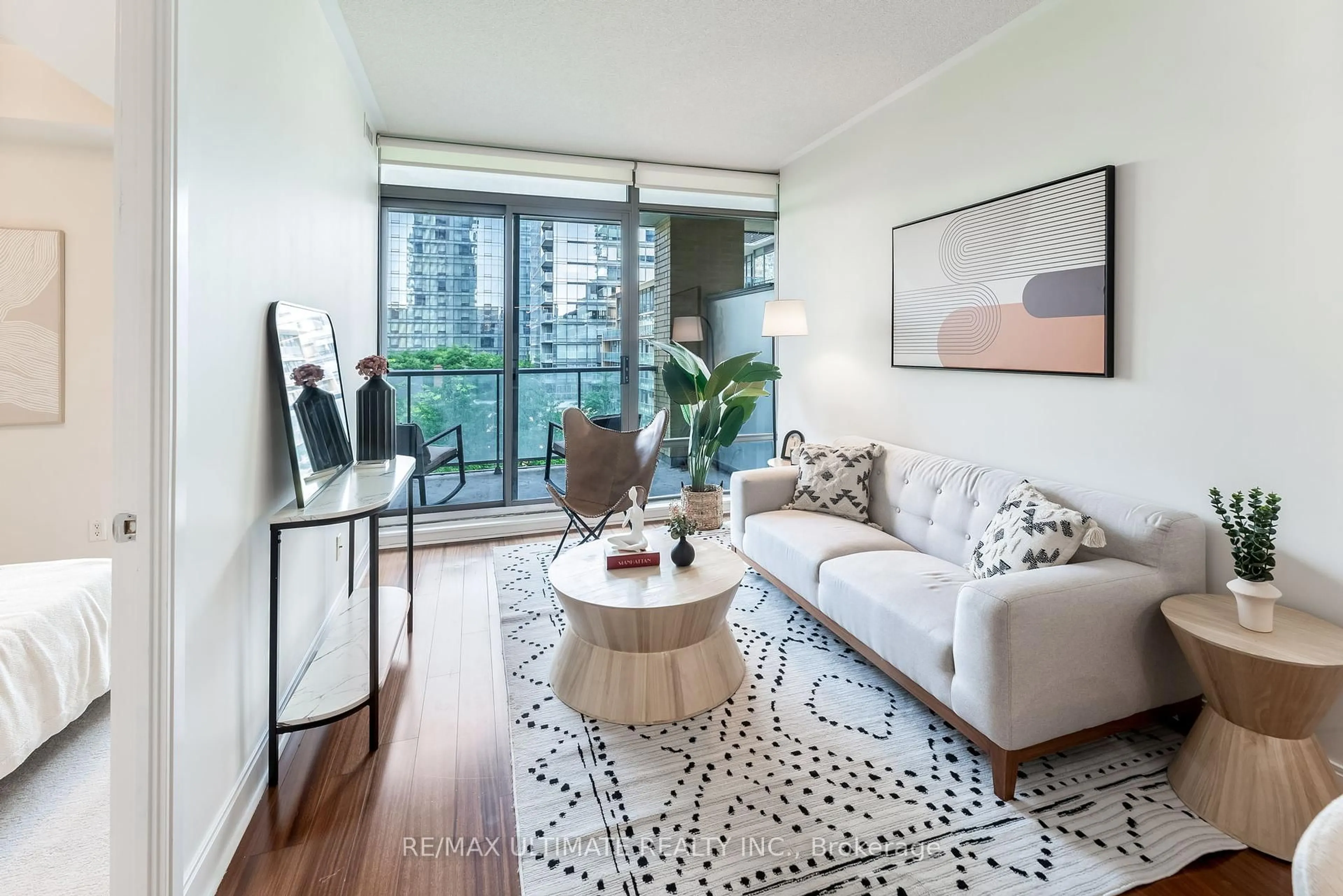 Living room with furniture, unknown for 18 Yorkville Ave #508, Toronto Ontario M4W 3Y8