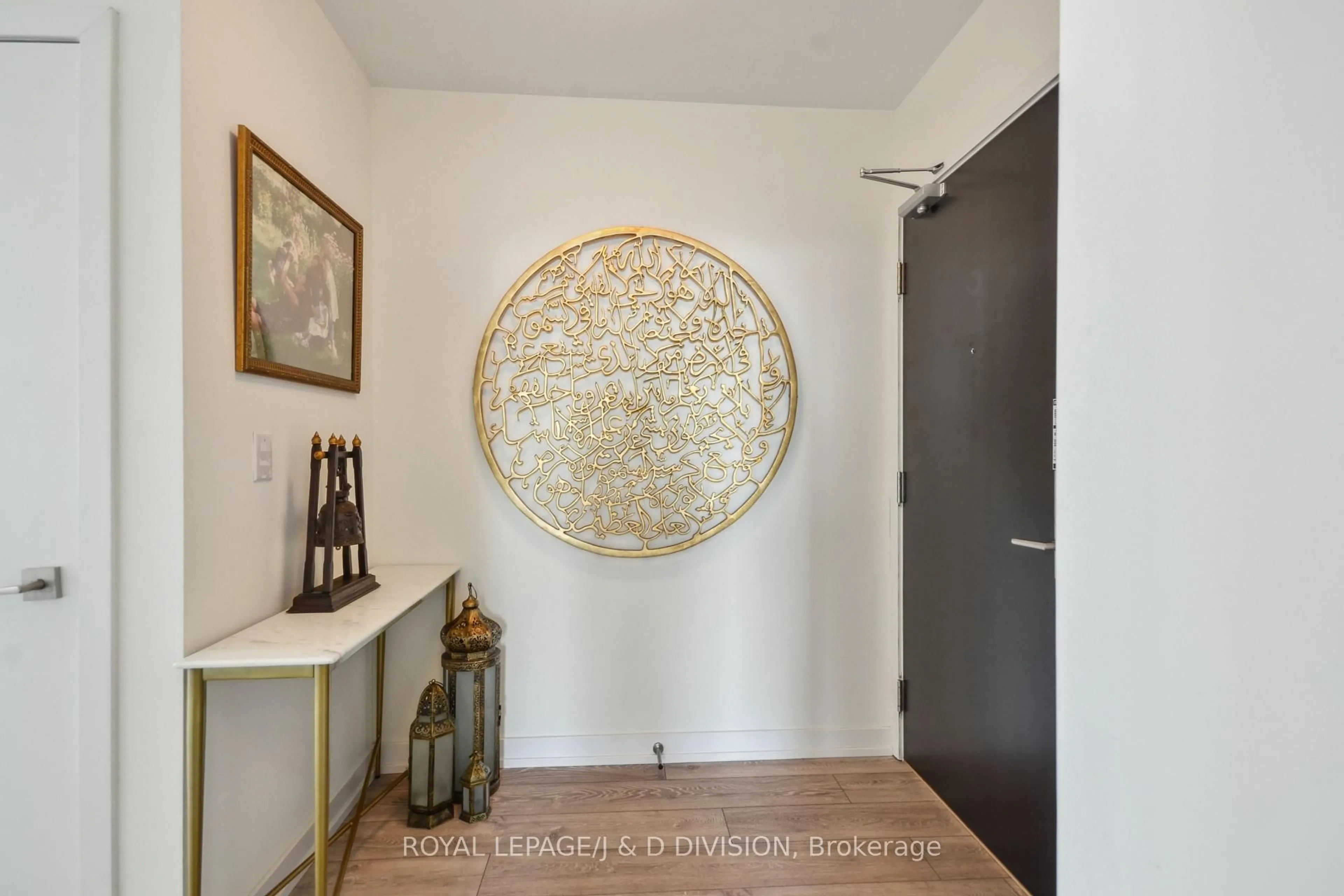 Indoor entryway for 159 Wellesley St #3008, Toronto Ontario M4Y 0H5
