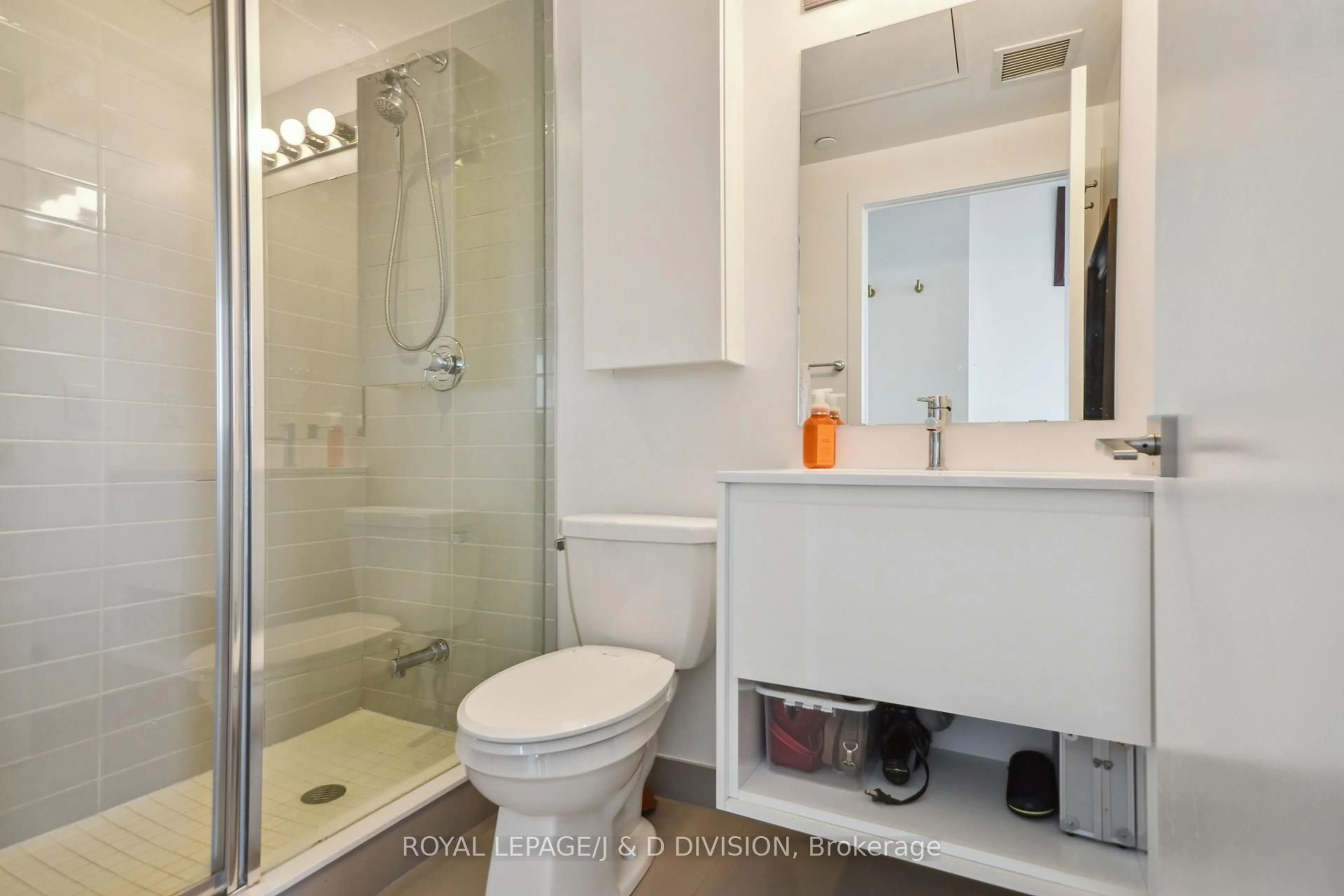 Standard bathroom, unknown for 159 Wellesley St #3008, Toronto Ontario M4Y 0H5