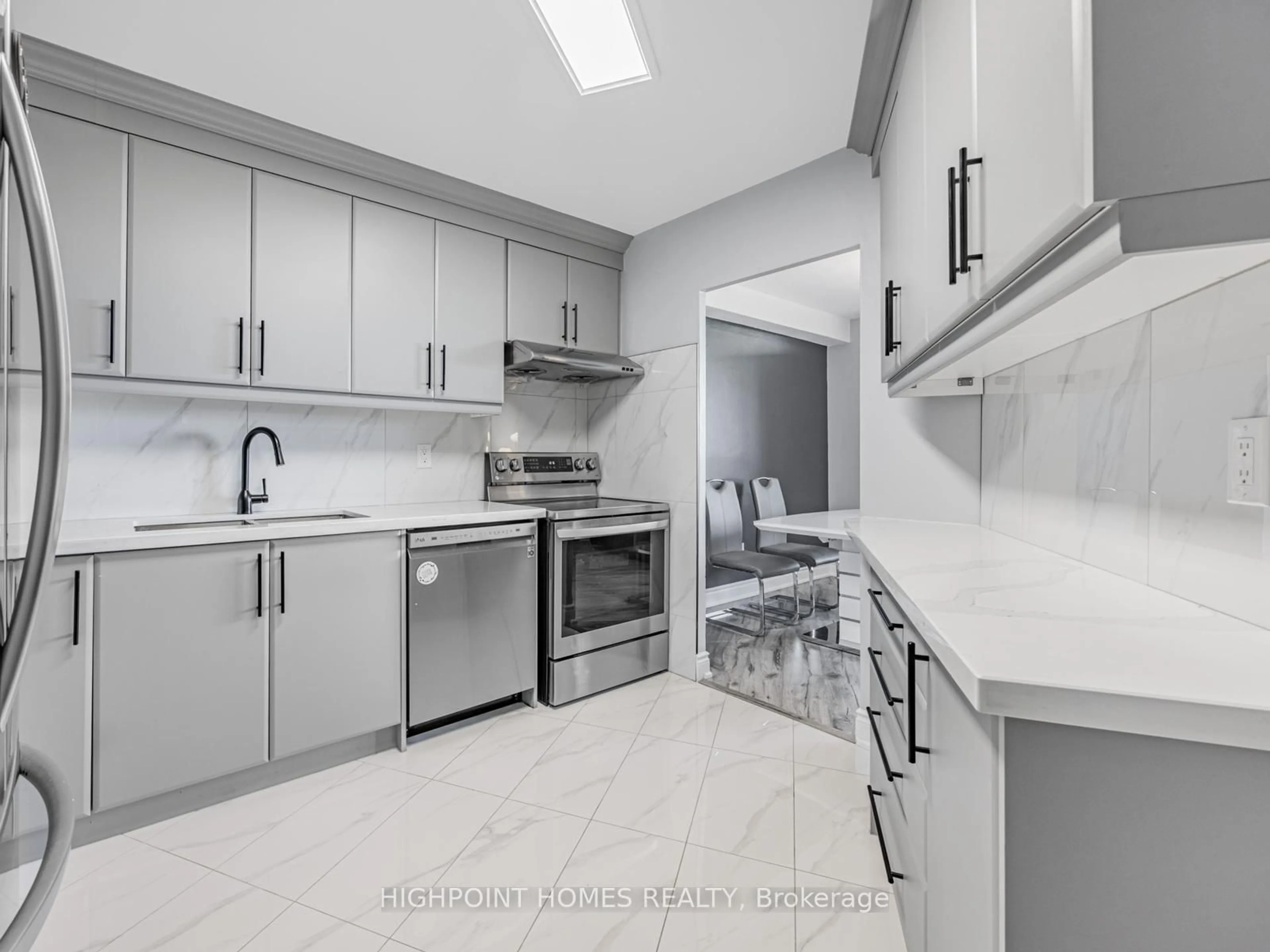 Standard kitchen, ceramic/tile floor for 10 Edgecliff Gfwy #919, Toronto Ontario M3C 3A3