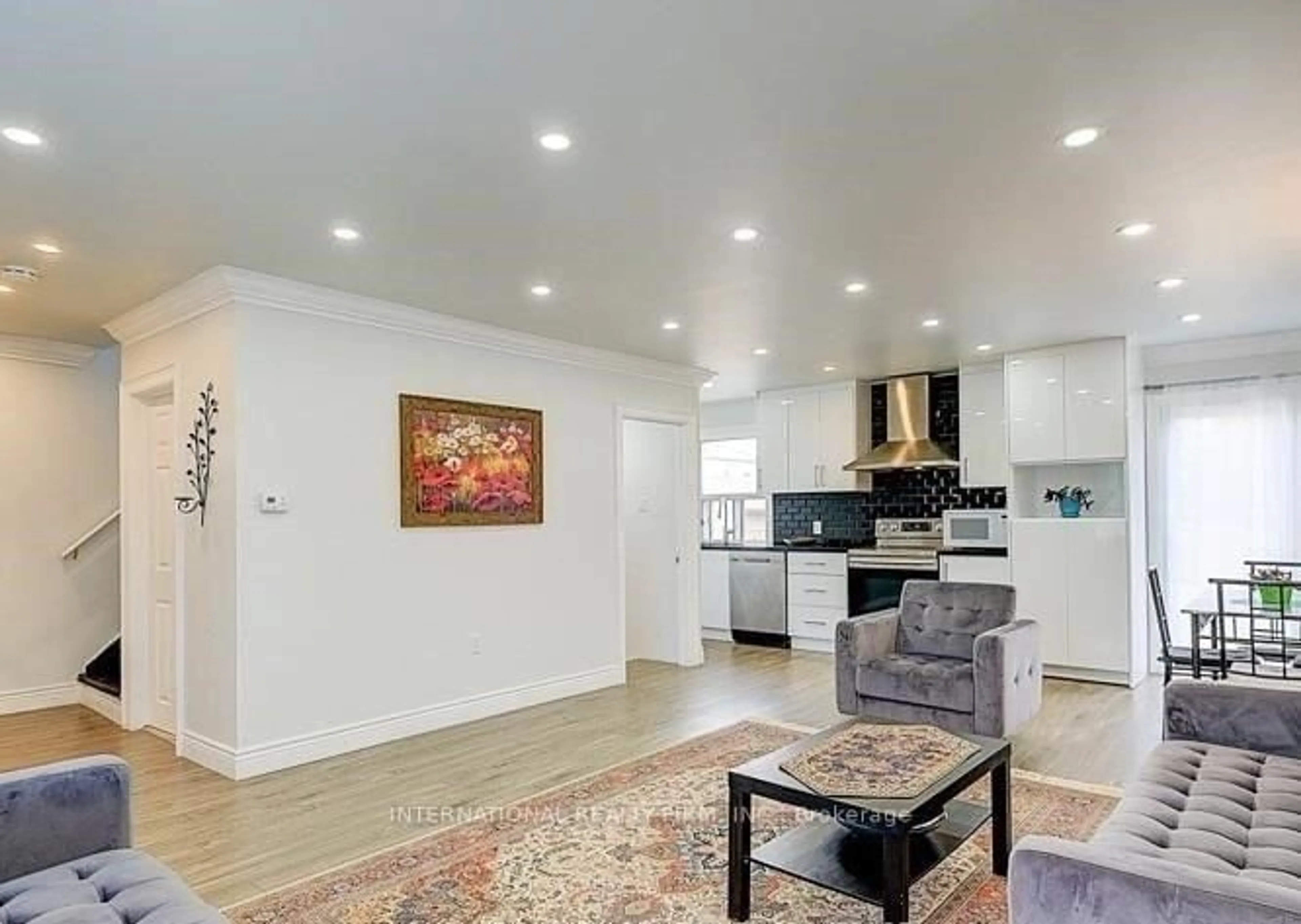 Open concept kitchen, unknown for 8 Farrell Ave, Toronto Ontario M2R 1C8