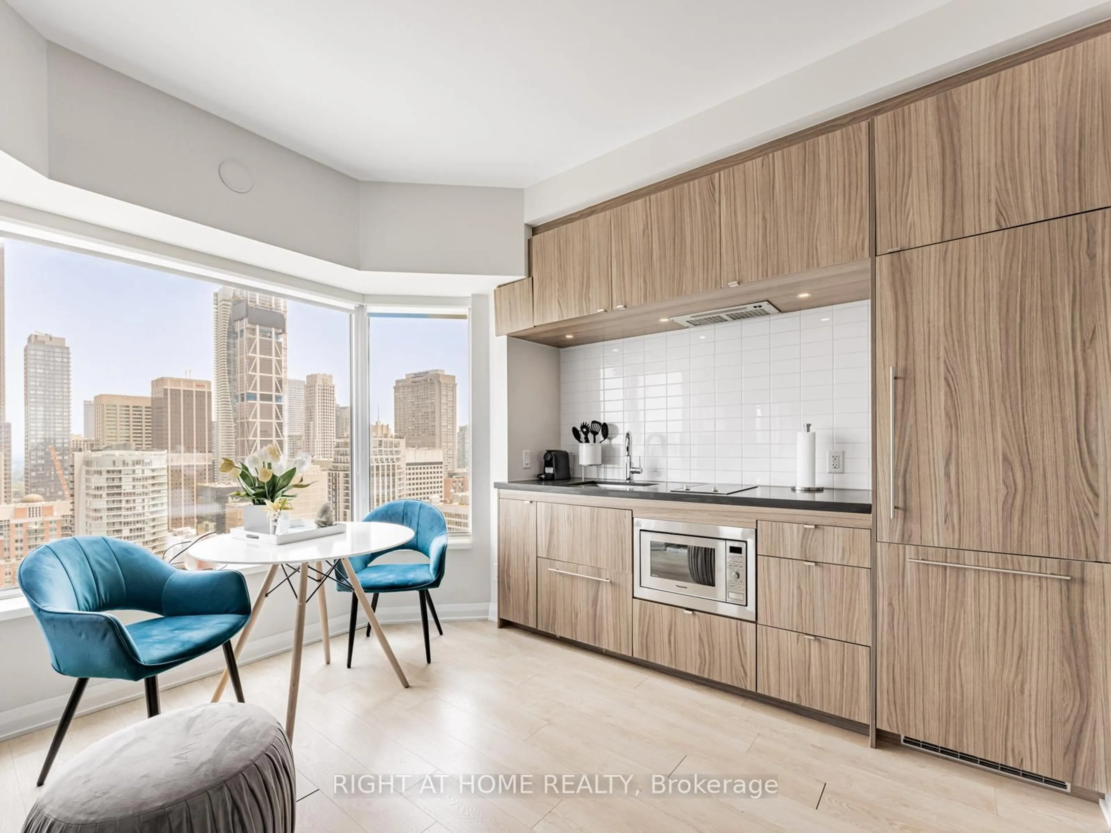 Unknown for 155 Yorkville Ave #3105, Toronto Ontario M5R 1C4