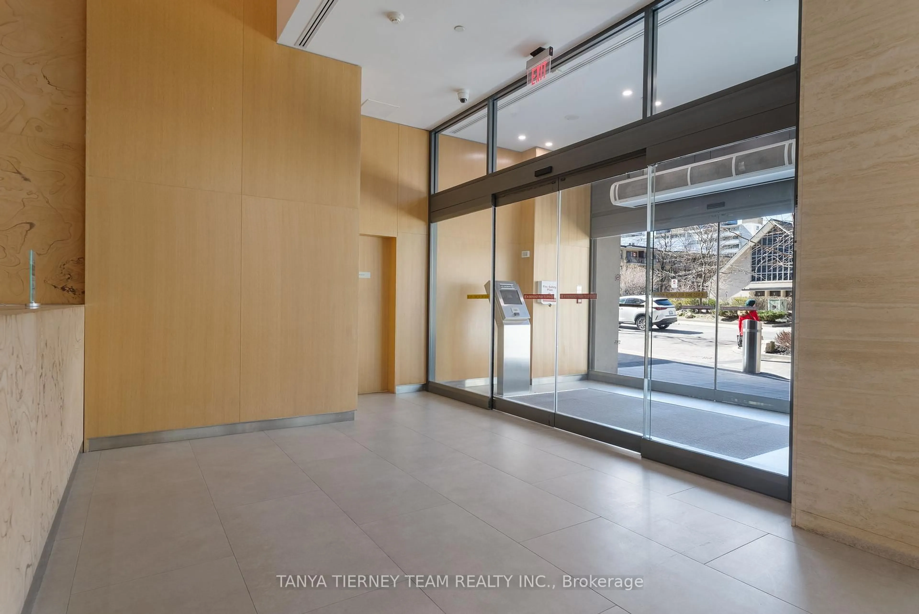 Indoor foyer for 25 Broadway Ave #2006, Toronto Ontario M4P 1T7