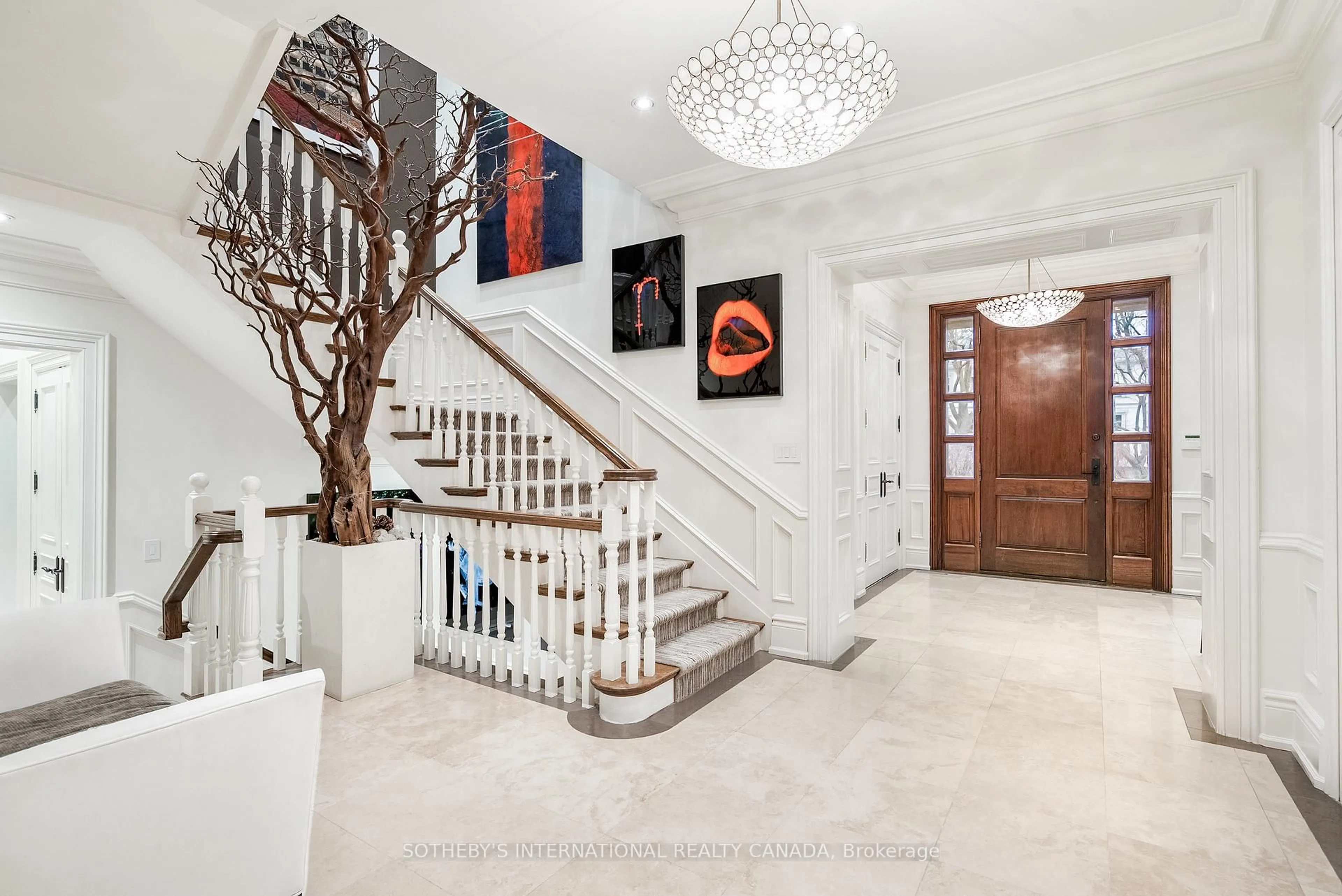 Indoor foyer for 6 Bayview Wood, Toronto Ontario M4N 1R7