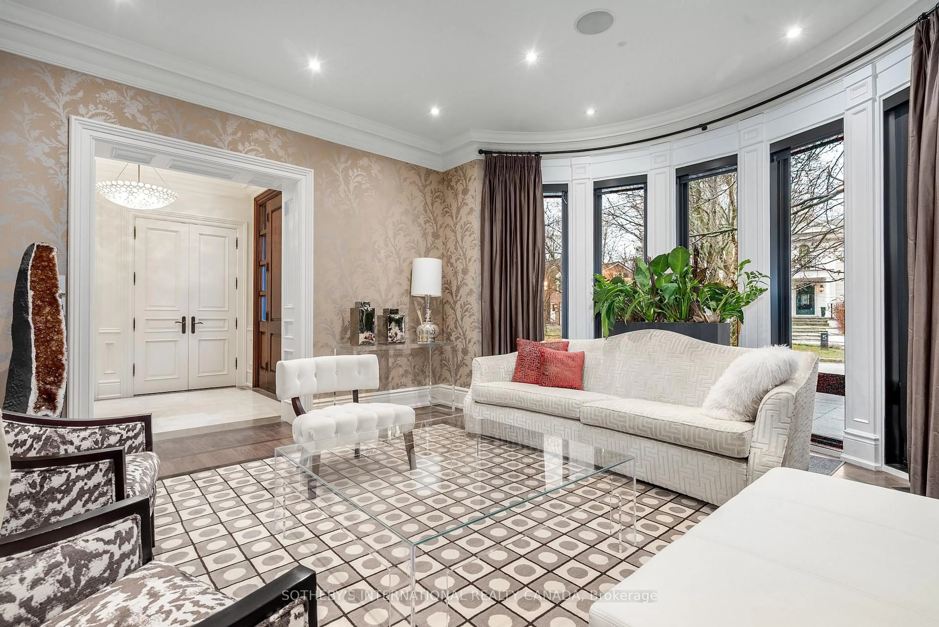 Living room with furniture, ceramic/tile floor for 6 Bayview Wood, Toronto Ontario M4N 1R7