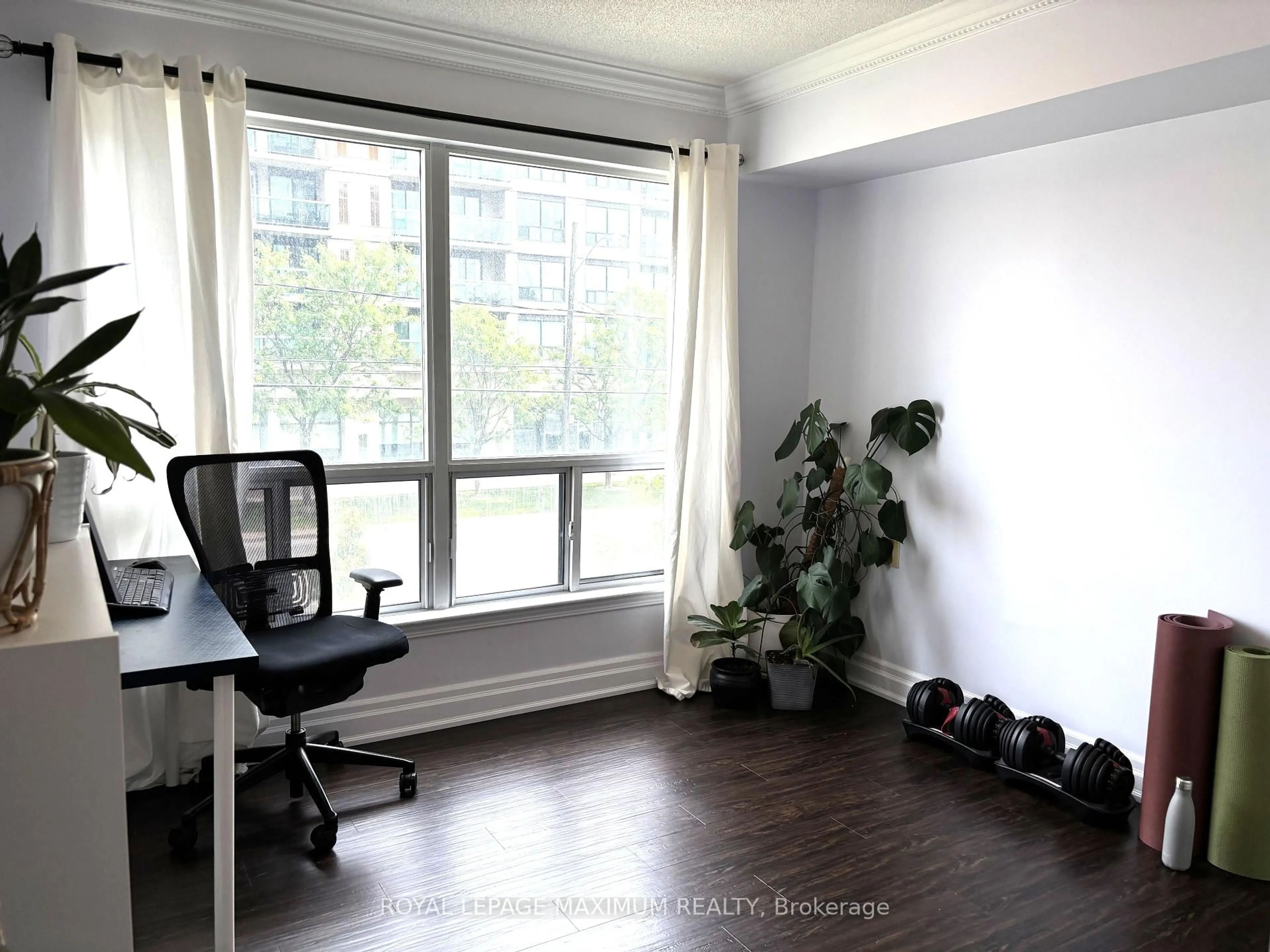 A pic of a room for 920 Sheppard Ave #207, Toronto Ontario M3H 0A6