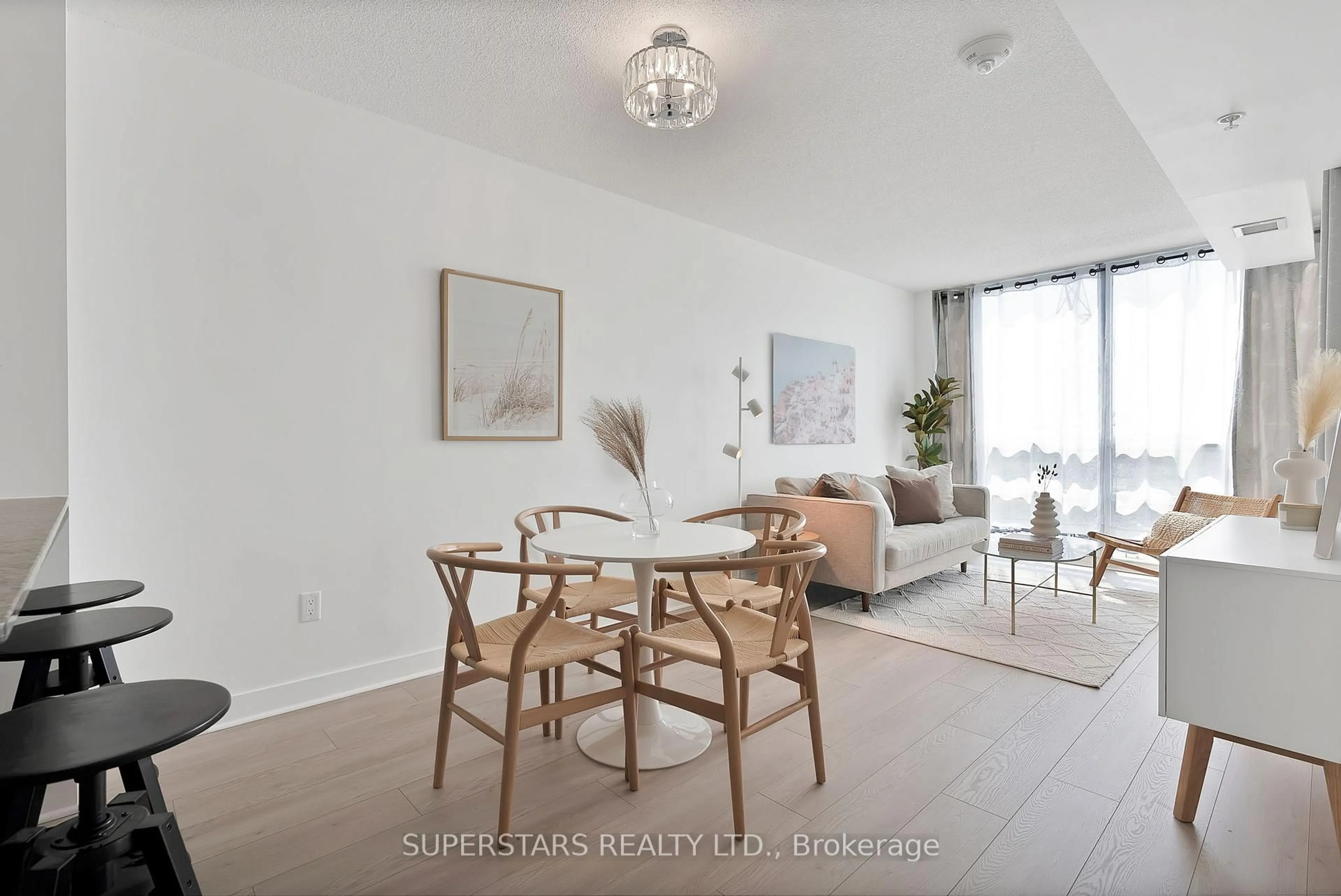 Living room with furniture, unknown for 5740 Yonge St #903, Toronto Ontario M2M 0B1