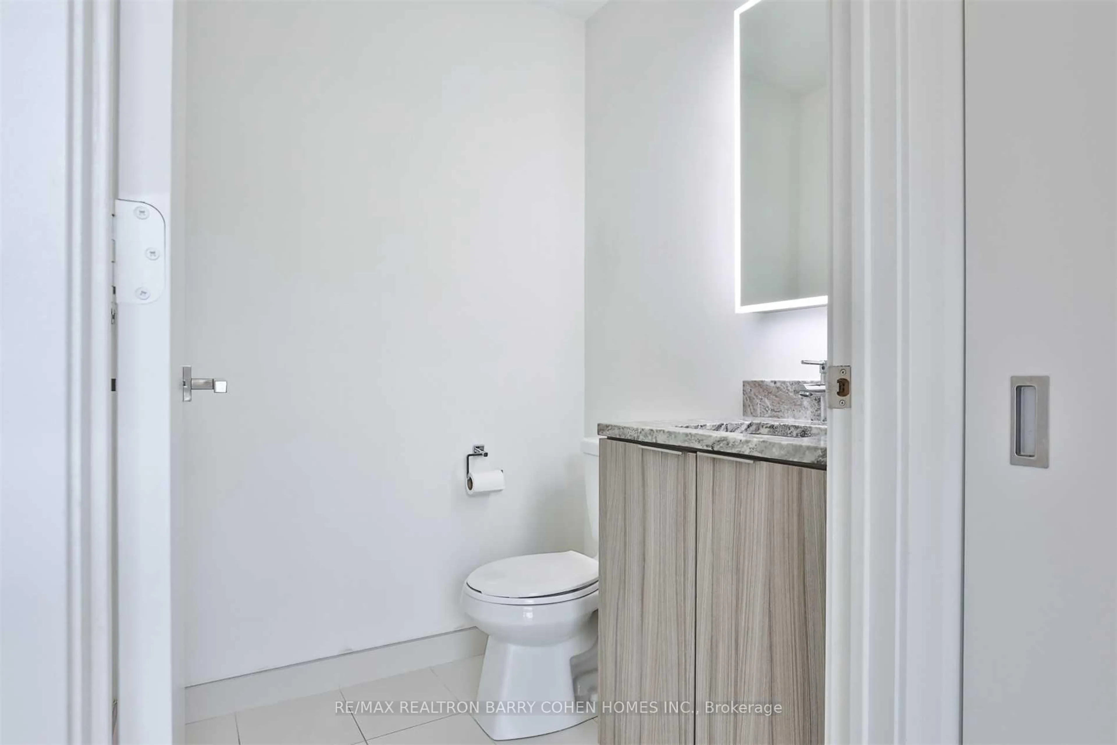 Standard bathroom, unknown for 223 St Clair Ave #Th103, Toronto Ontario M4V 1R3