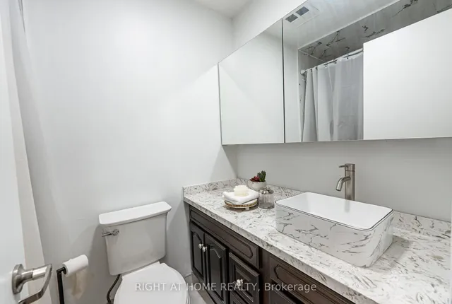 Additional image 11 of 700 King St Unit 216