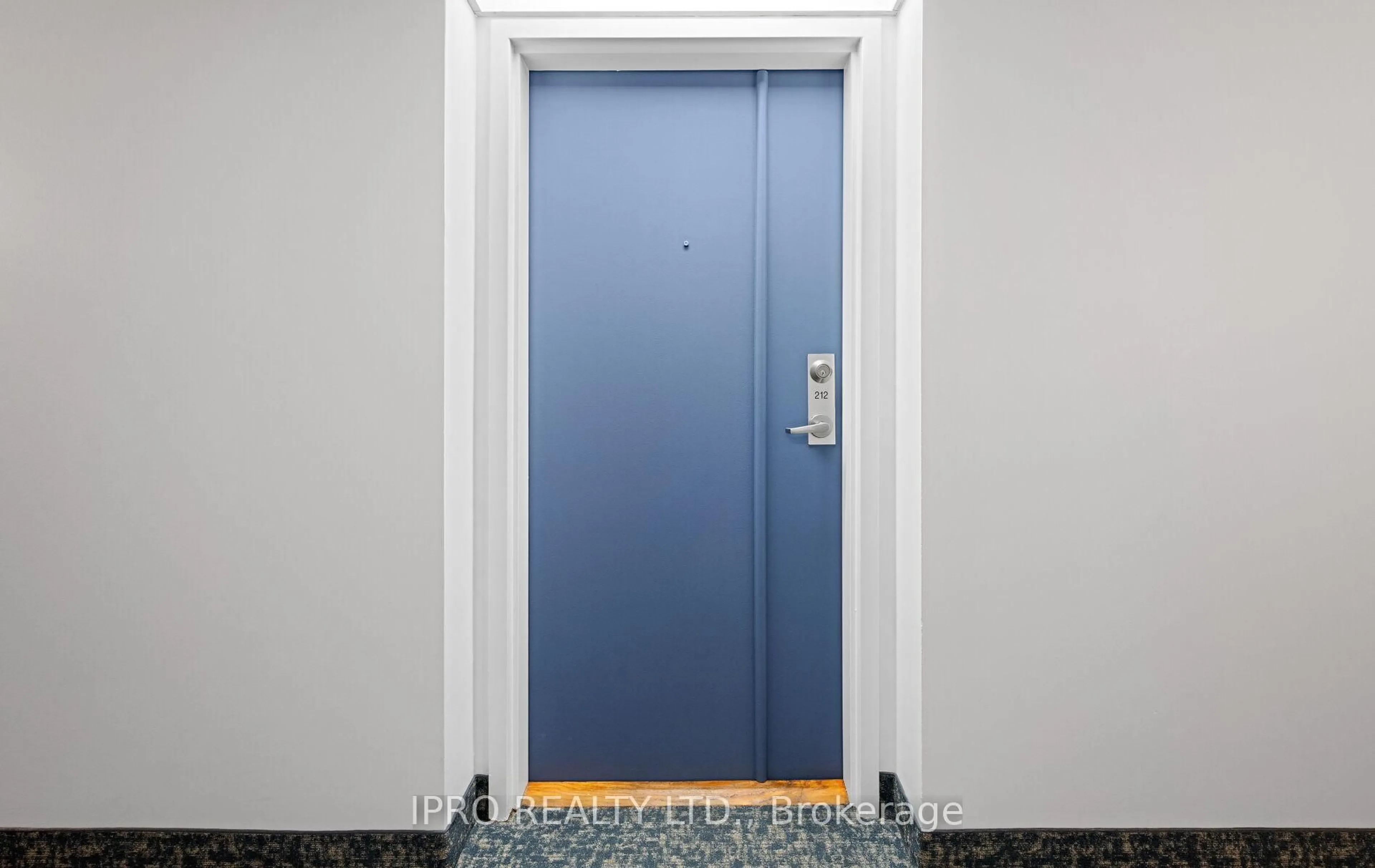 Indoor foyer for 211 Randolph Rd #212, Toronto Ontario M4G 4H1