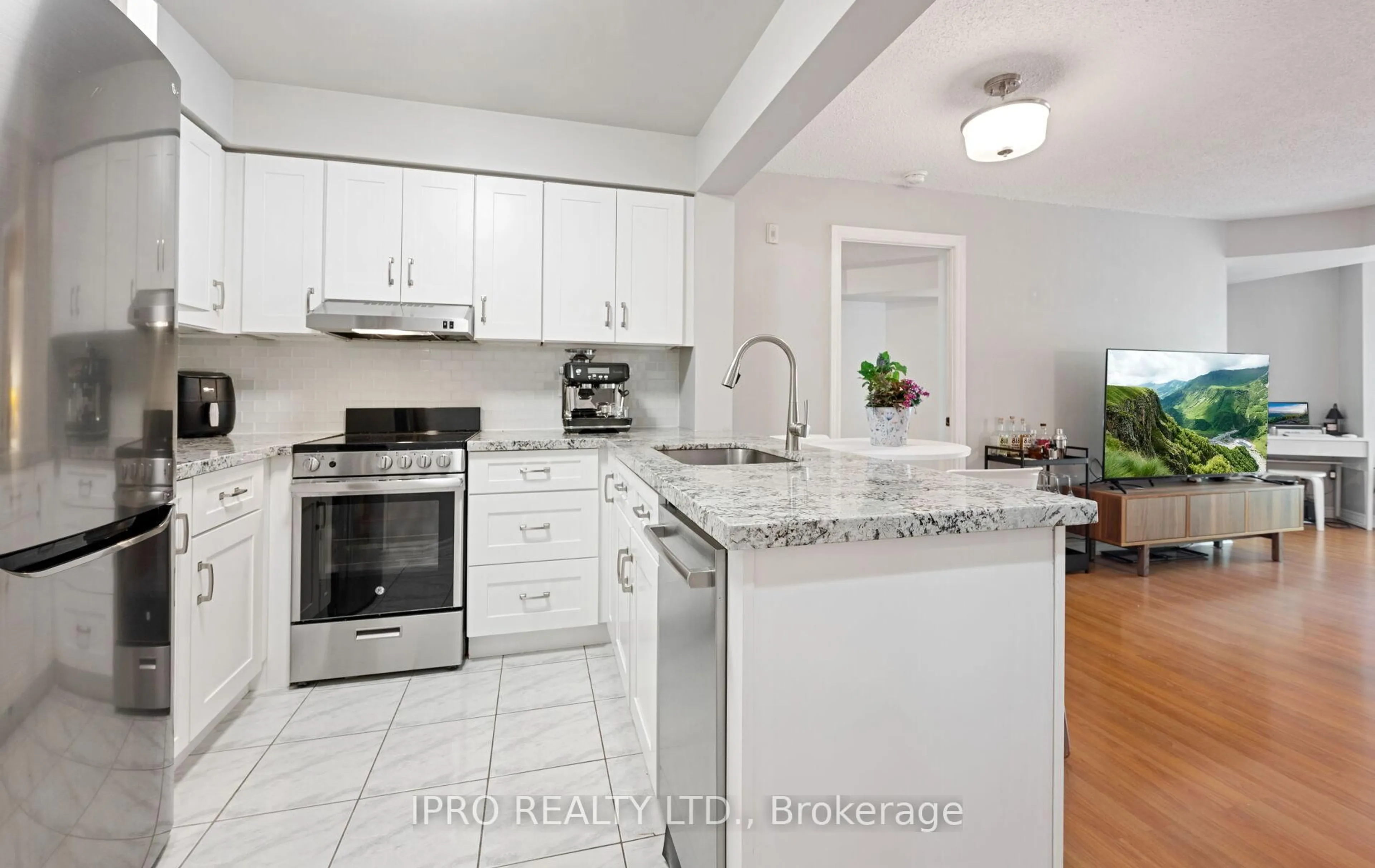 Open concept kitchen, ceramic/tile floor for 211 Randolph Rd #212, Toronto Ontario M4G 4H1