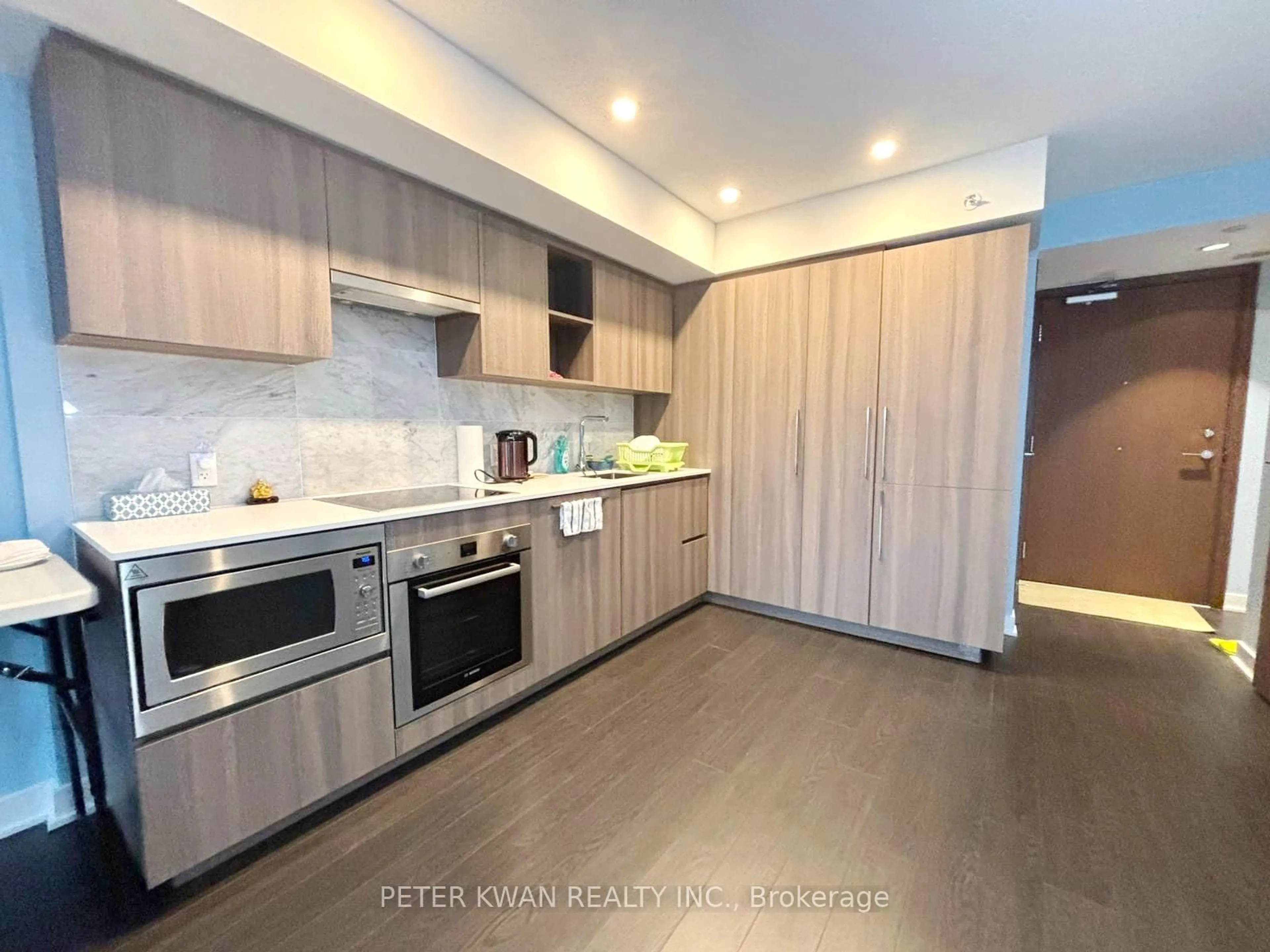 Open concept kitchen, unknown for 19 Bathurst St #1007, Toronto Ontario M5V 0N2