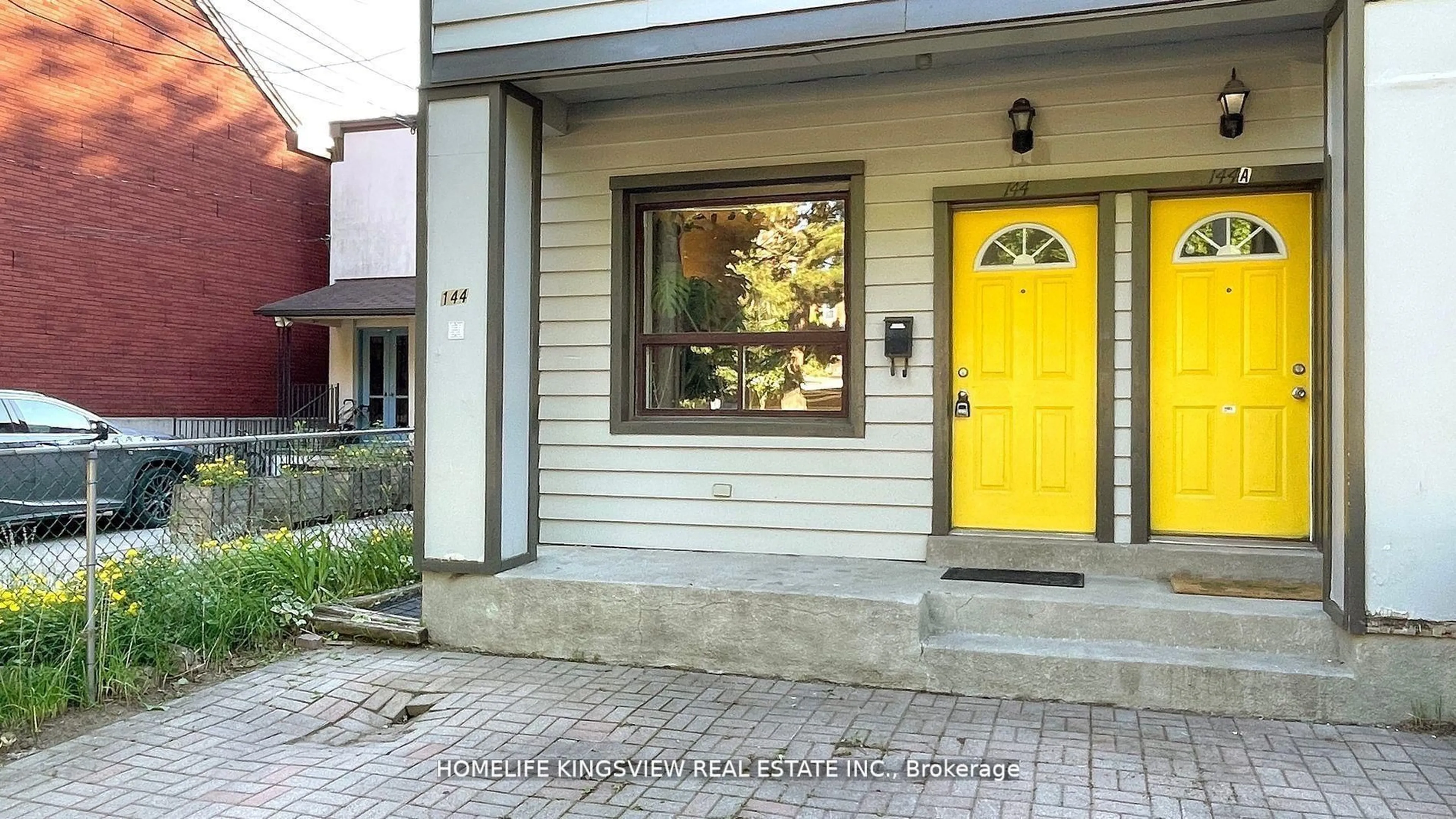 Indoor entryway for 144 Clinton St, Toronto Ontario M6G 2Y3