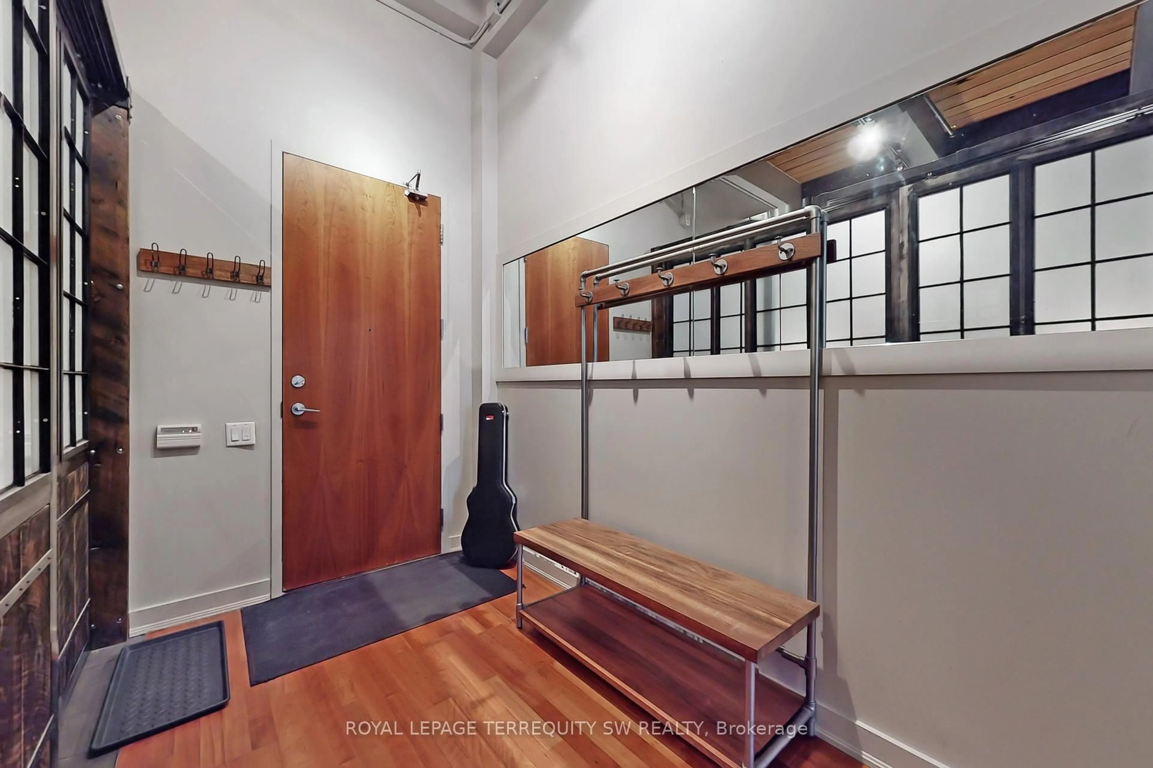 Indoor entryway for 43 Hanna Ave #125, Toronto Ontario M6K 1X1