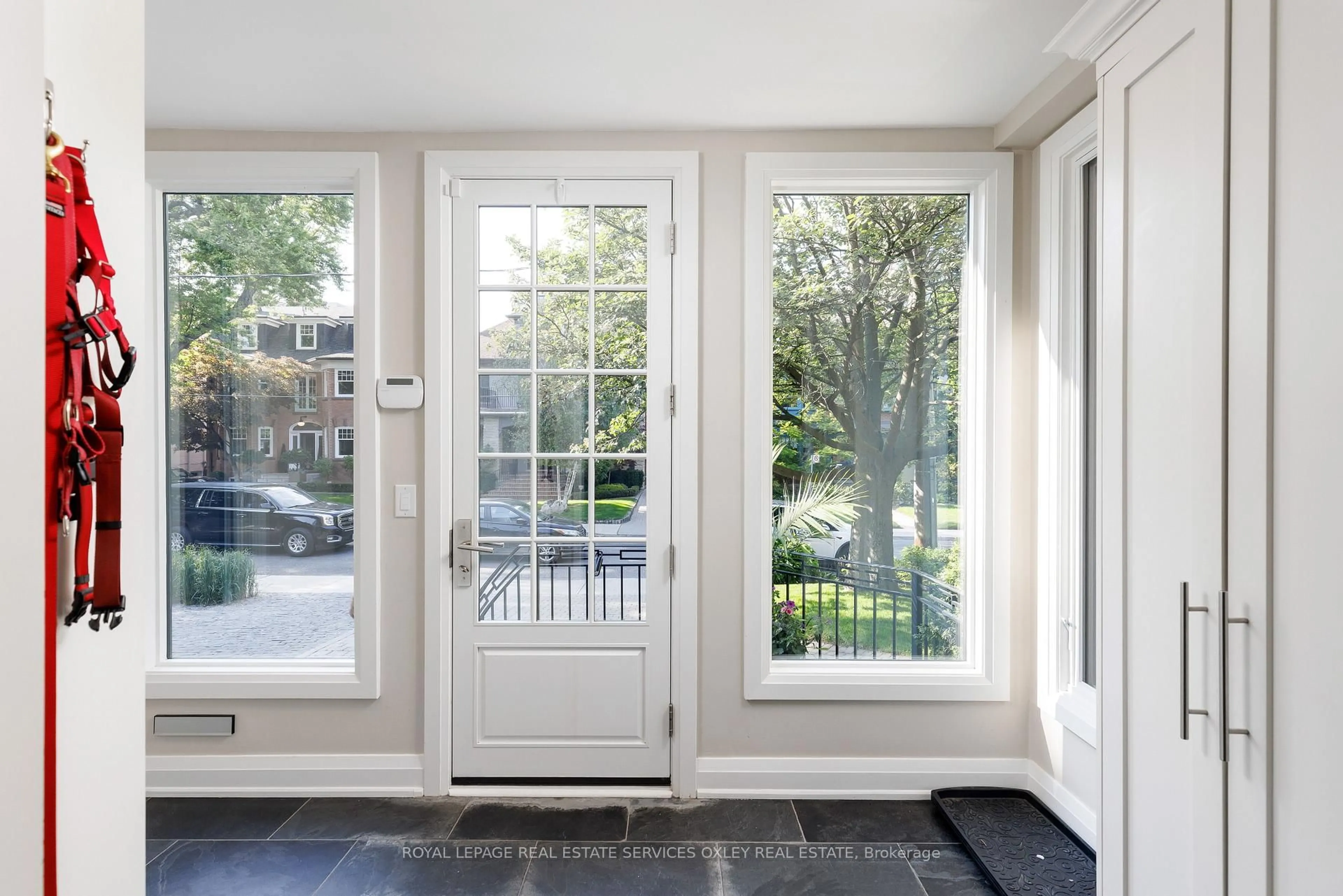 Indoor entryway for 9 Lynwood Ave, Toronto Ontario M4V 1K3