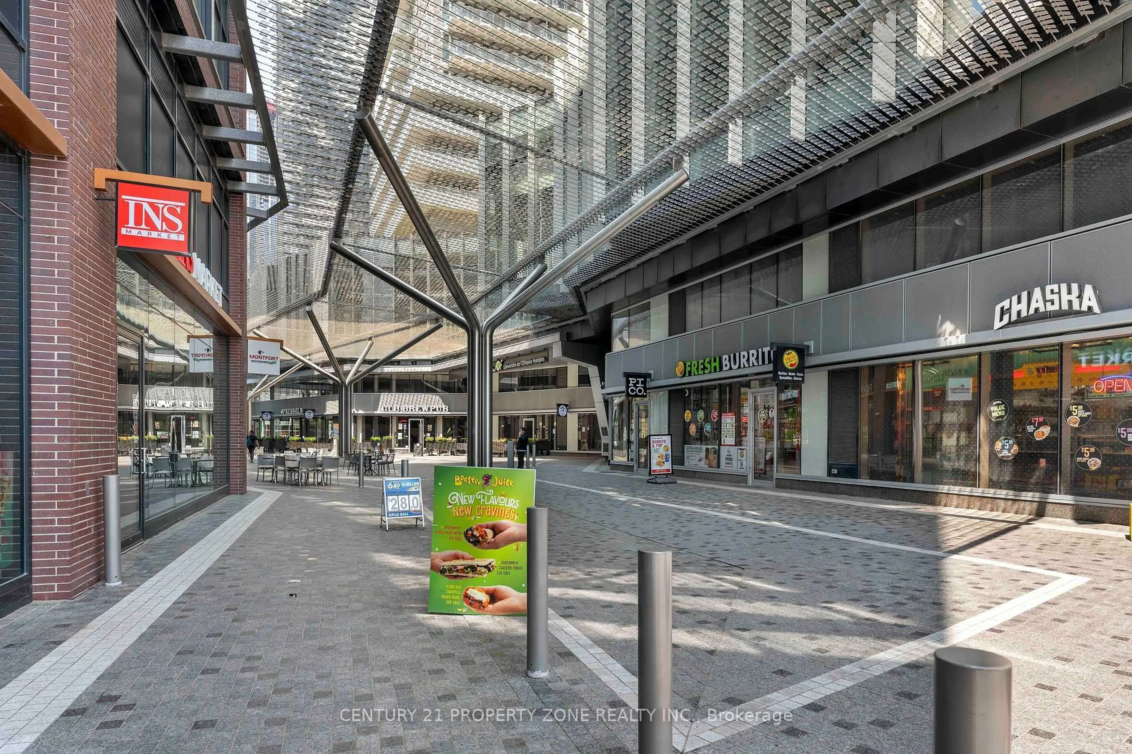 Indoor foyer for 20 Richardson St #814, Toronto Ontario M5E 1Z2