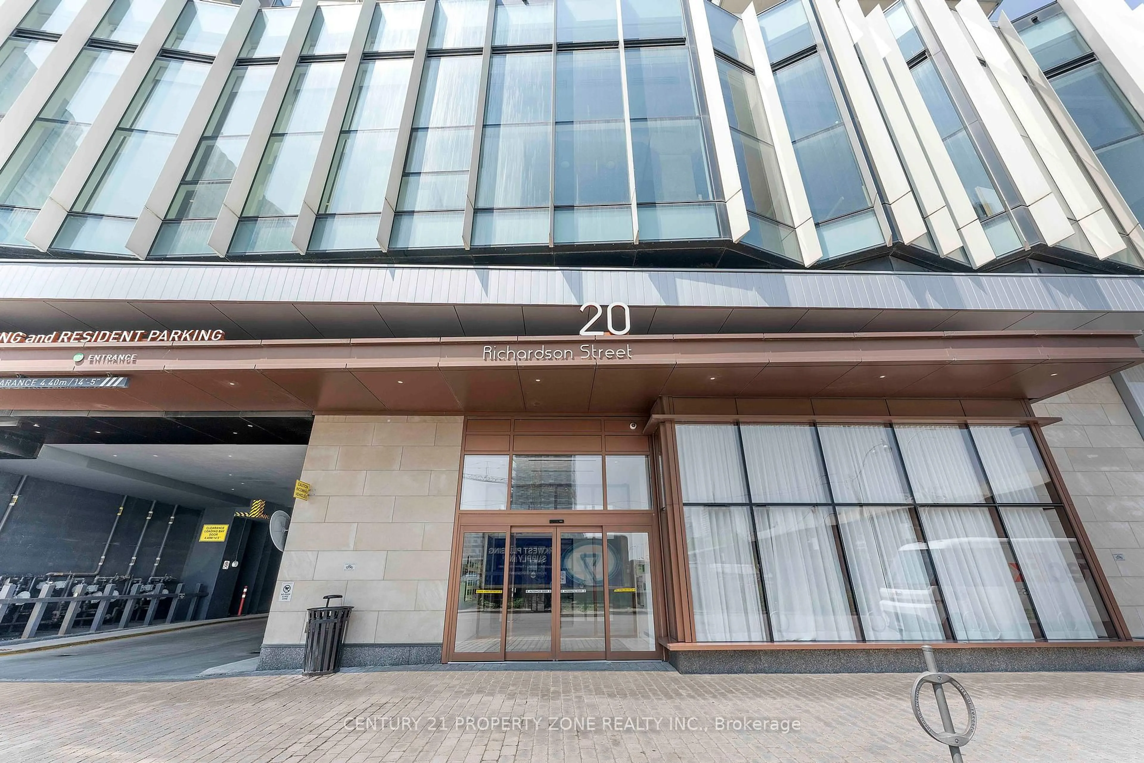 Indoor foyer for 20 Richardson St #814, Toronto Ontario M5E 1Z2