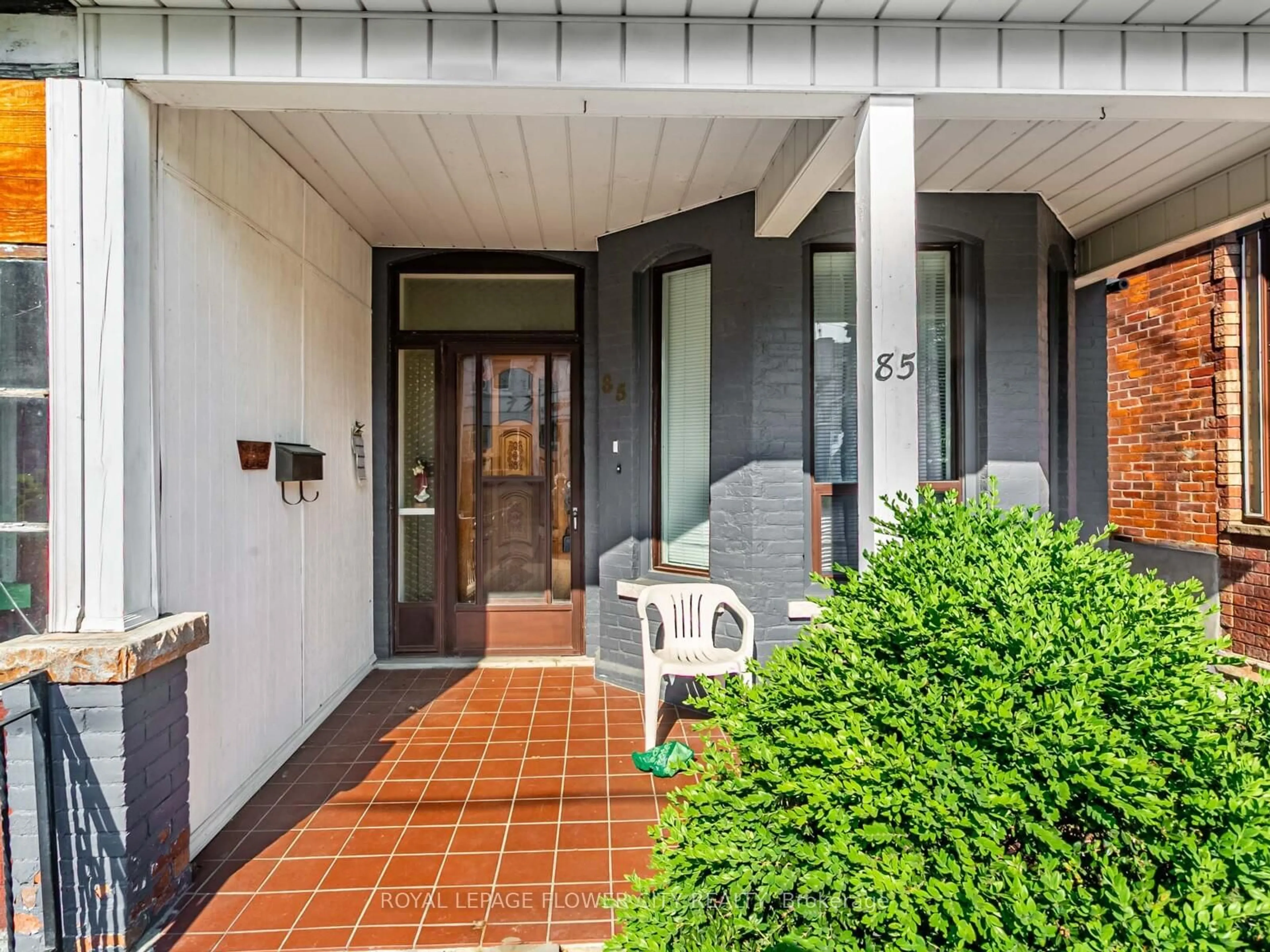 Indoor entryway for 85 Gladstone Ave, Toronto Ontario M6J 3K7