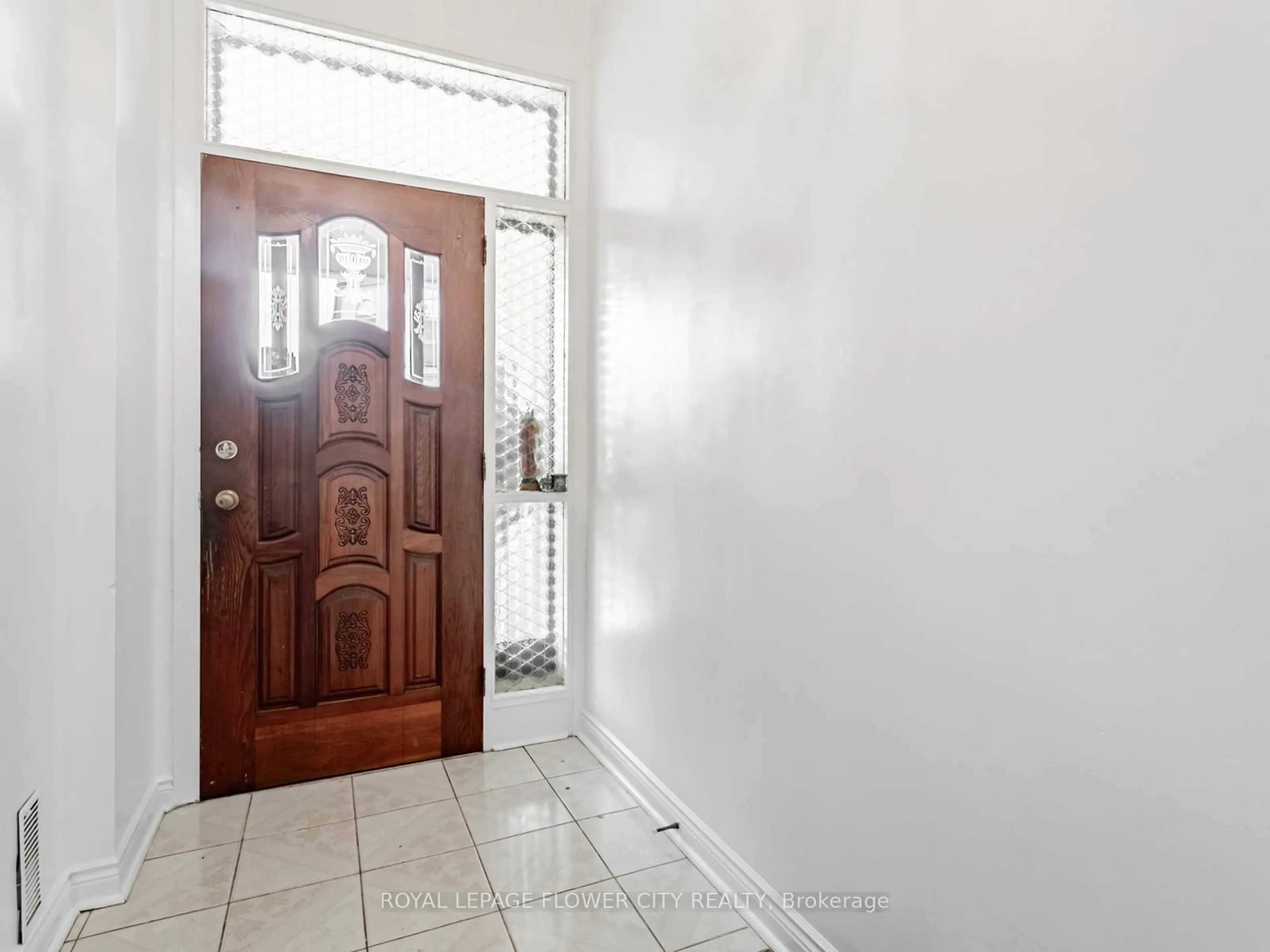 Indoor entryway for 85 Gladstone Ave, Toronto Ontario M6J 3K7