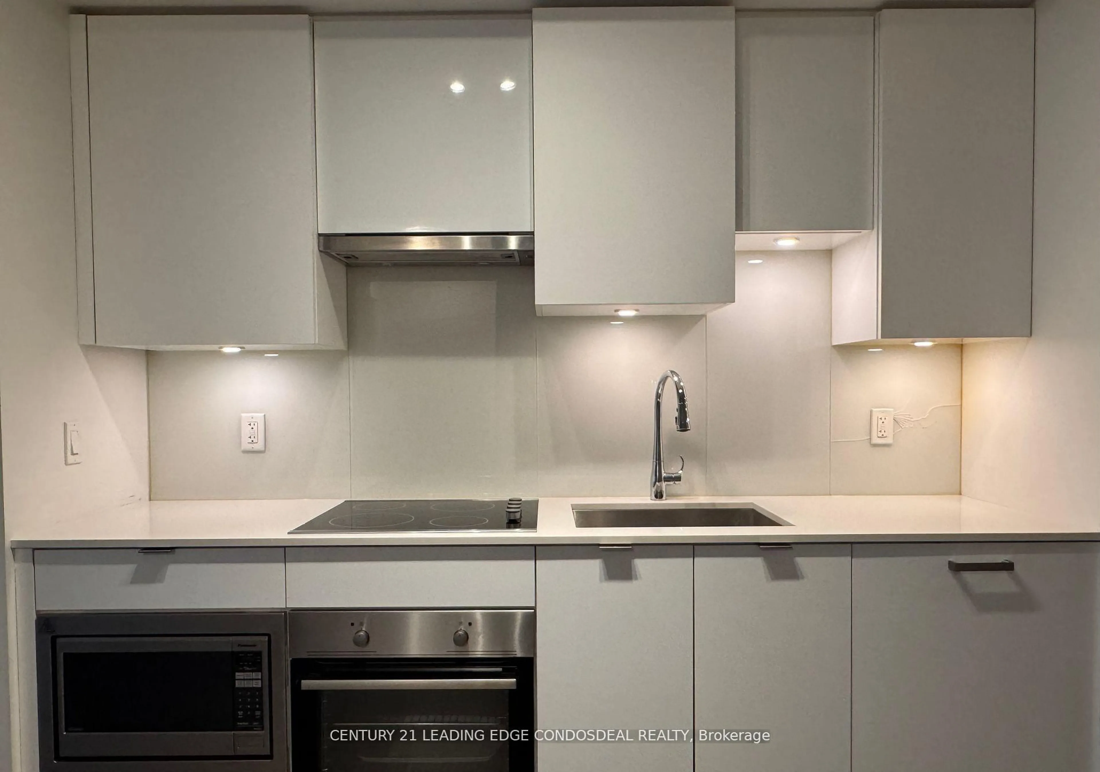 Standard kitchen, unknown for 99 Broadway Ave #1605, Toronto Ontario M4P 0E3