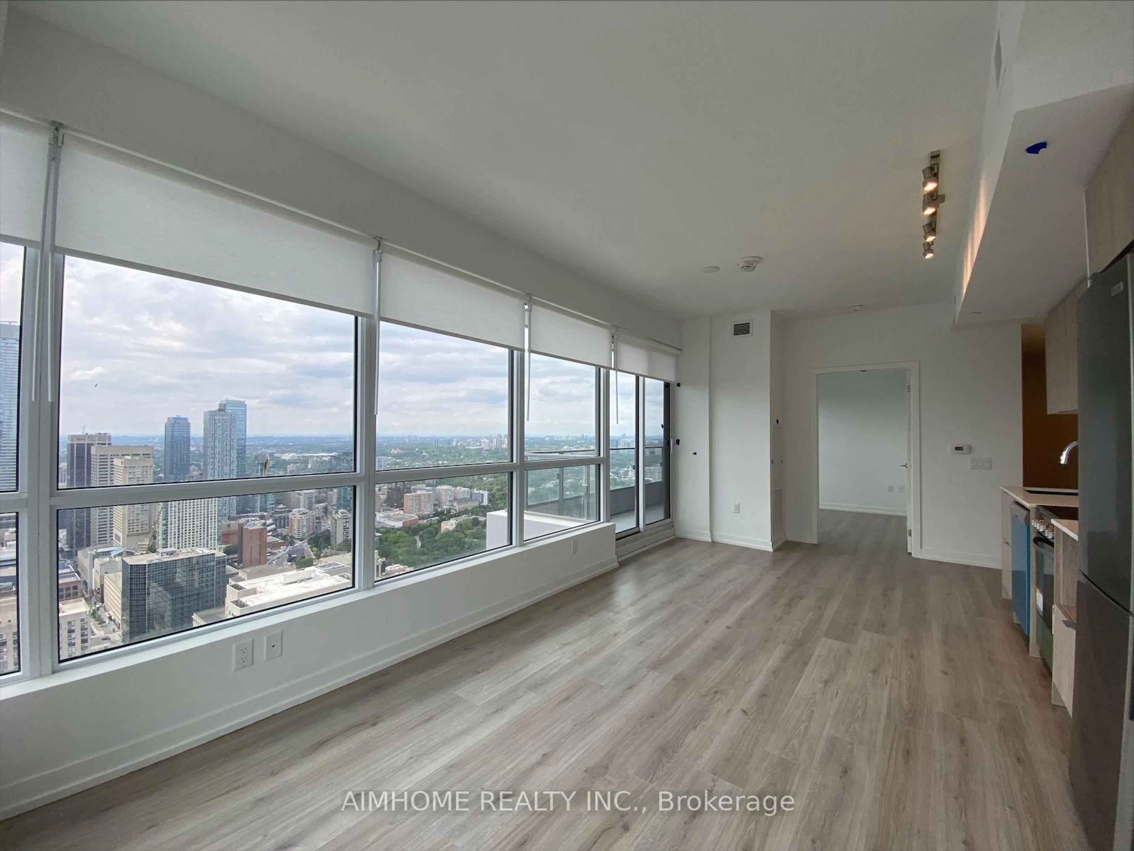 A pic of a room for 395 Bloor St #4902, Toronto Ontario M4W 1H7