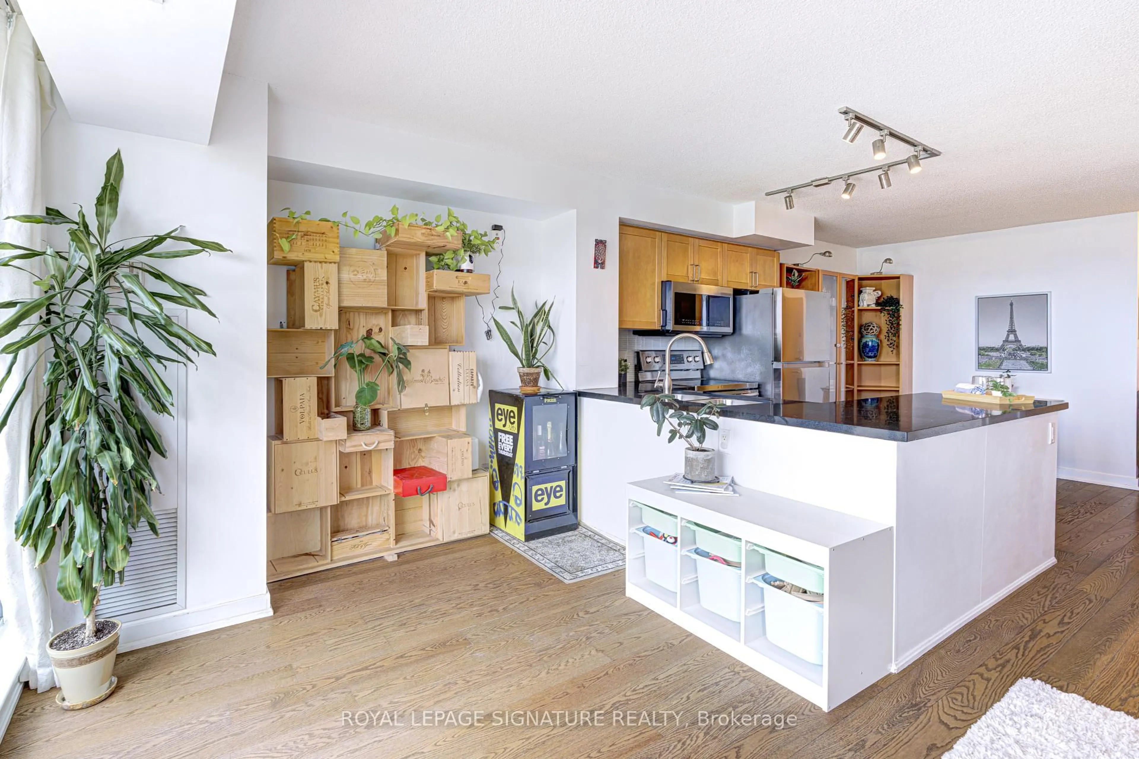 Open concept kitchen, unknown for 77 Lombard St #LPH08, Toronto Ontario M5C 3E1
