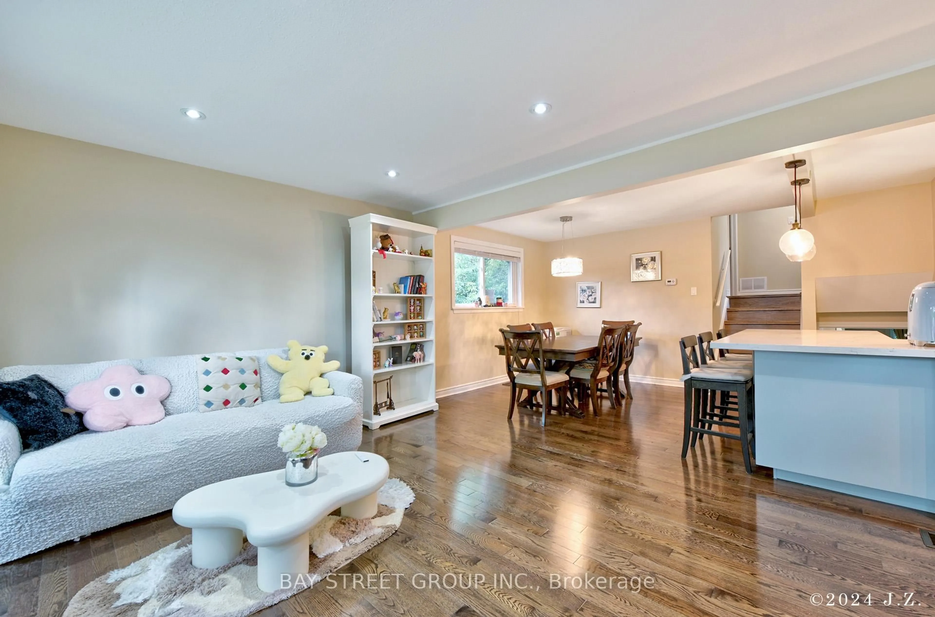 Open concept kitchen, wood/laminate floor for 67 Grove Park Cres, Toronto Ontario M2J 2C7