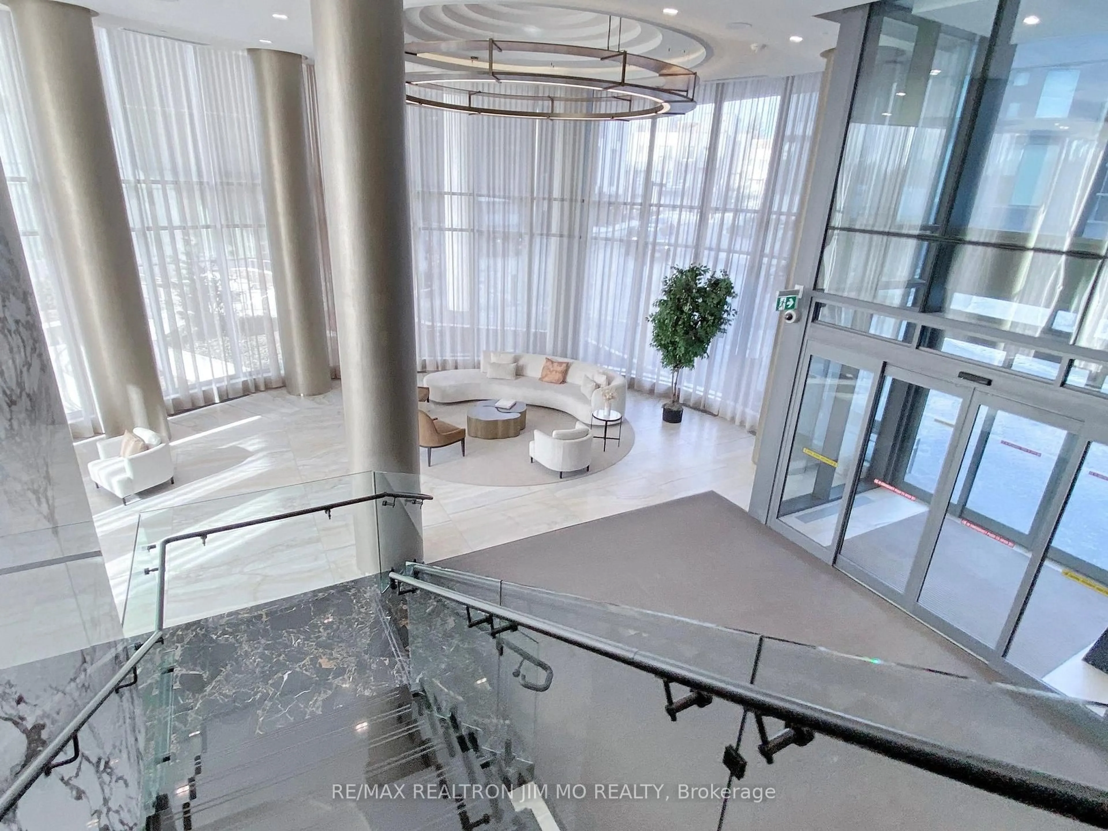 Indoor foyer for 25 Adra Grado Way #660, Toronto Ontario M2J 0H6