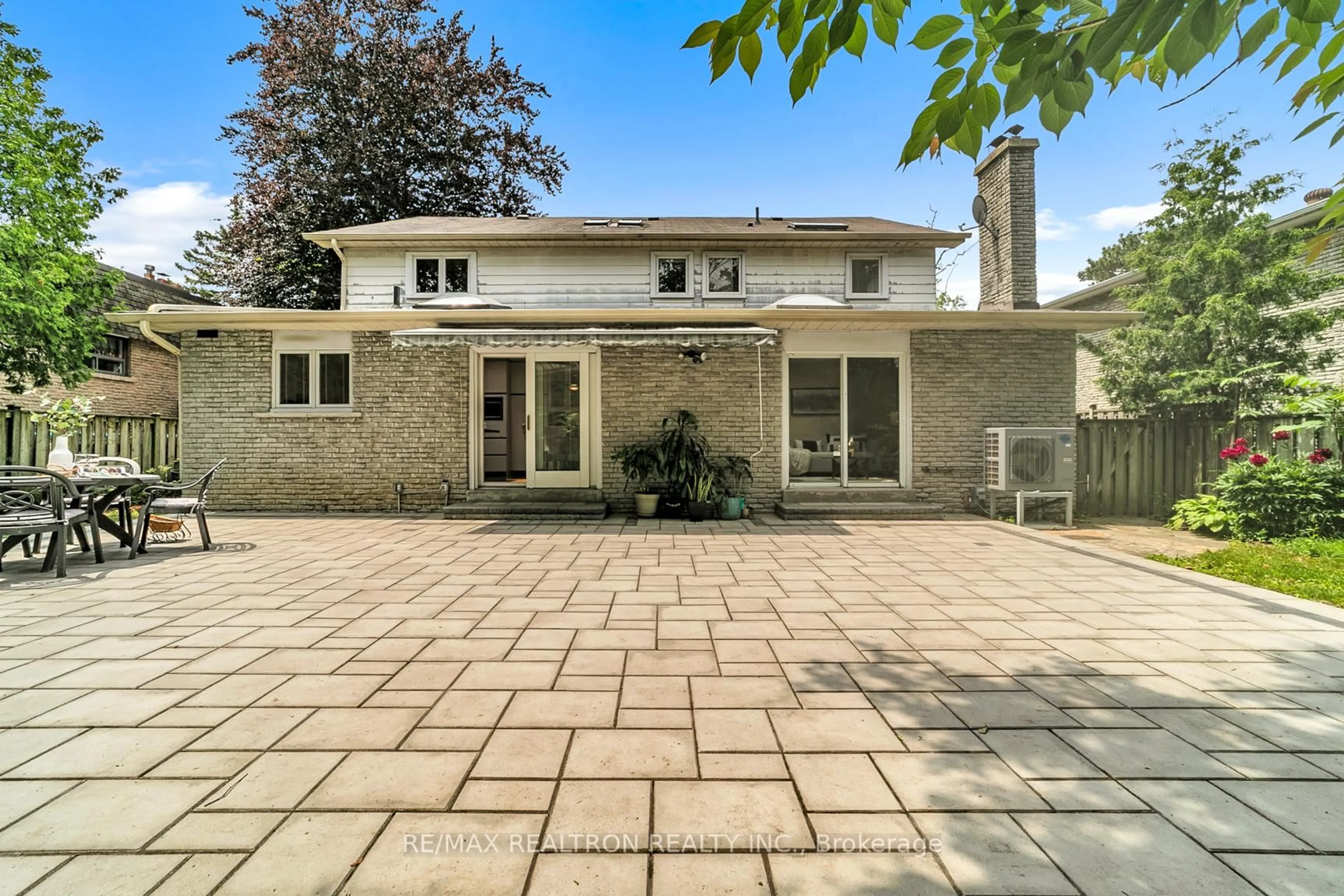 Patio, street for 153 Banbury Rd, Toronto Ontario M3B 2L7