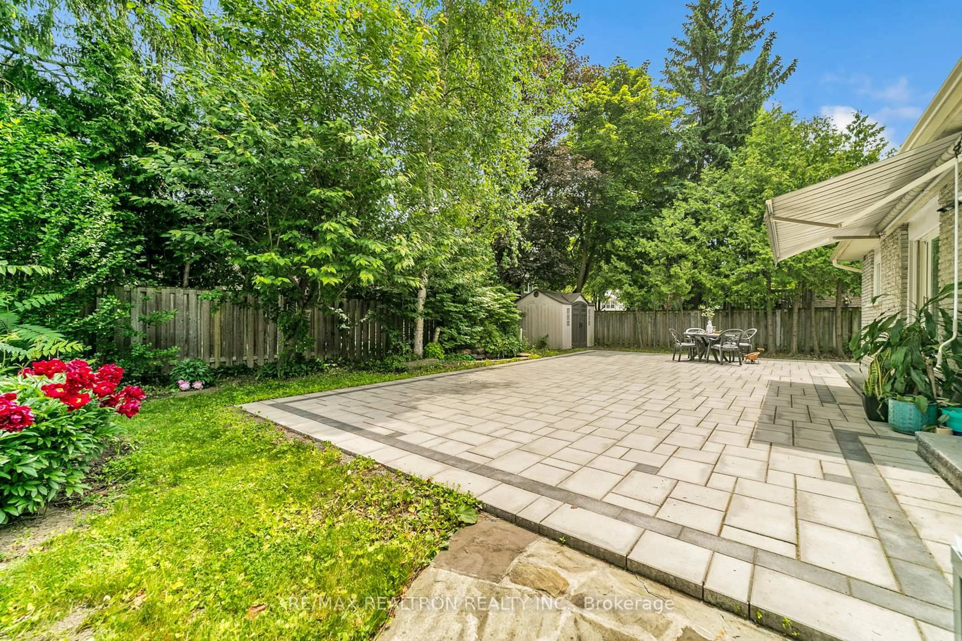 Patio, street for 153 Banbury Rd, Toronto Ontario M3B 2L7
