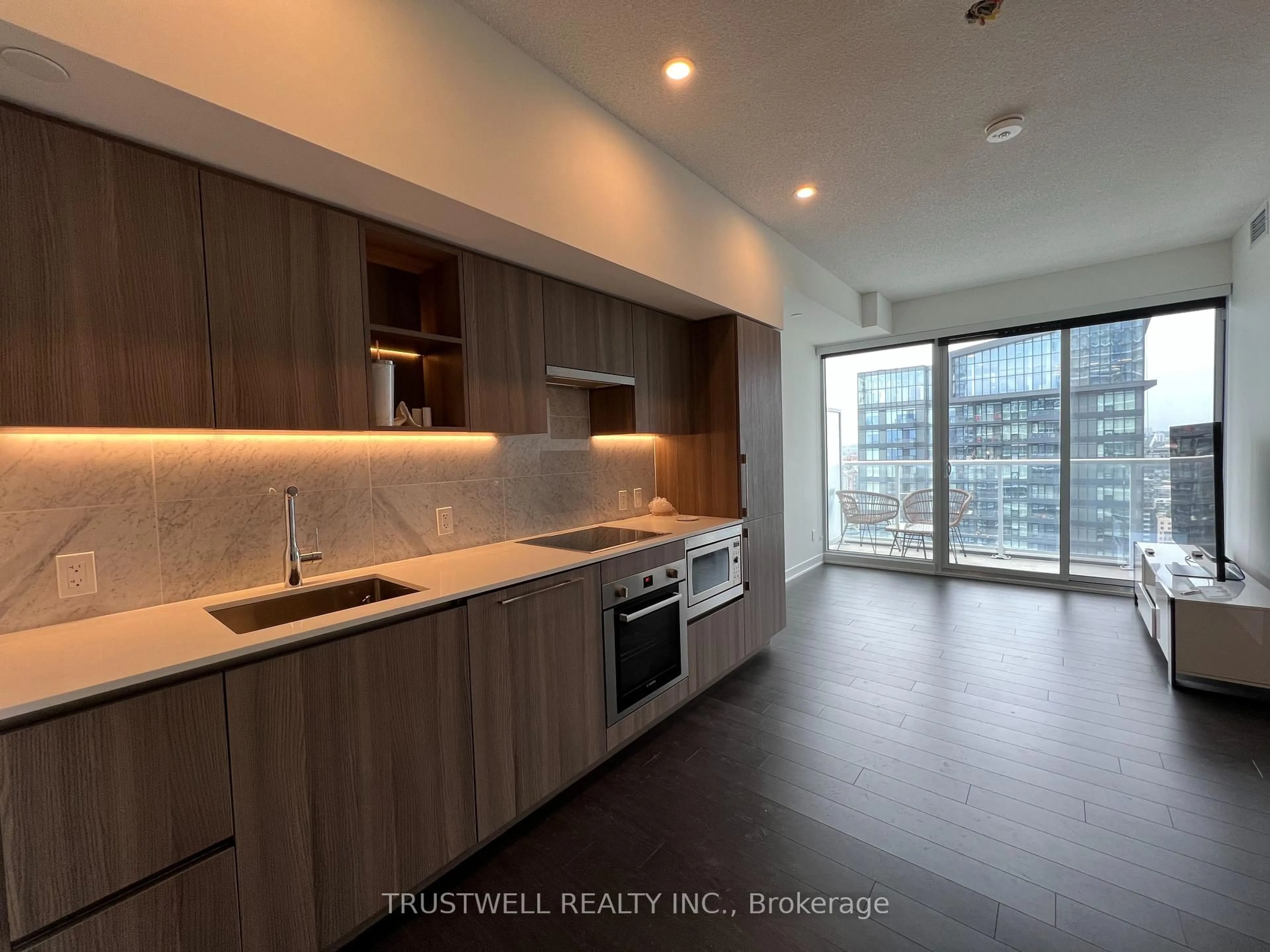 Open concept kitchen, wood/laminate floor for 17 Bathurst St #3309, Toronto Ontario M6A 2E1