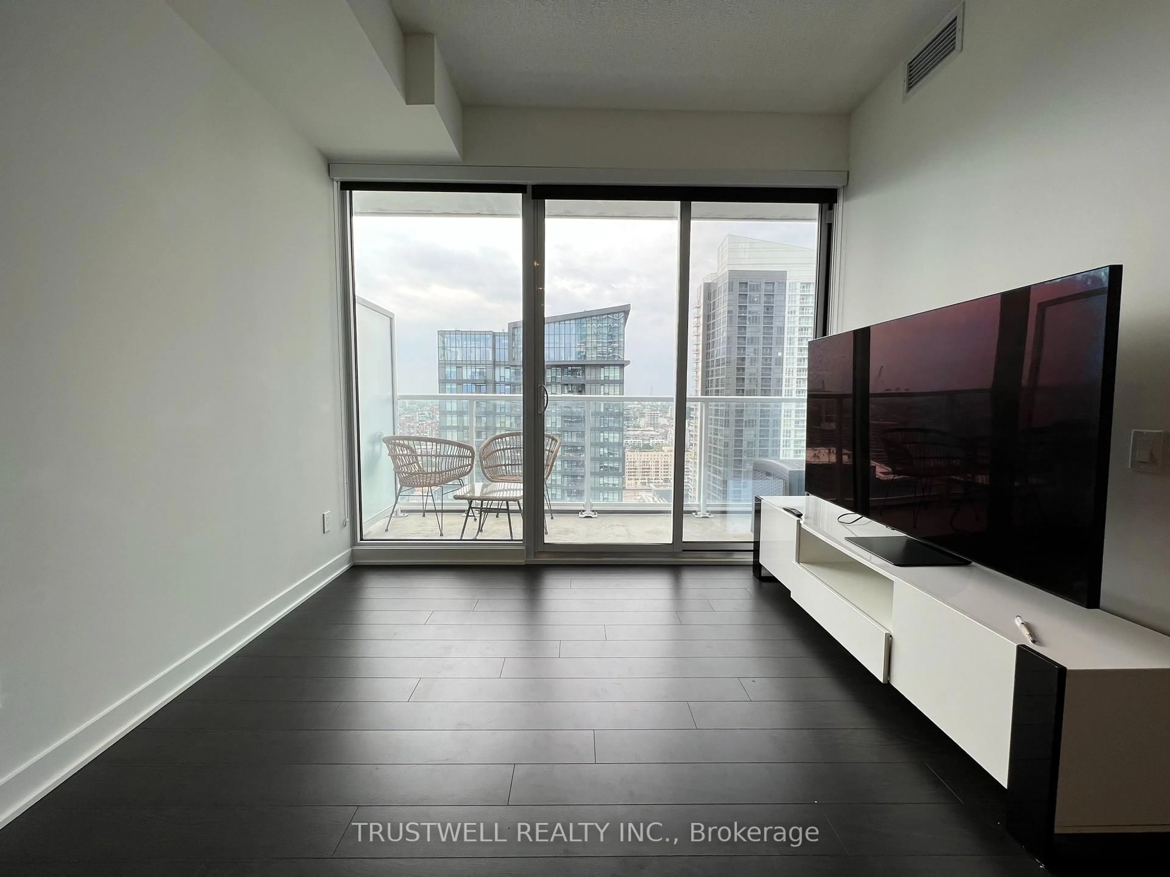 A pic of a room for 17 Bathurst St #3309, Toronto Ontario M6A 2E1