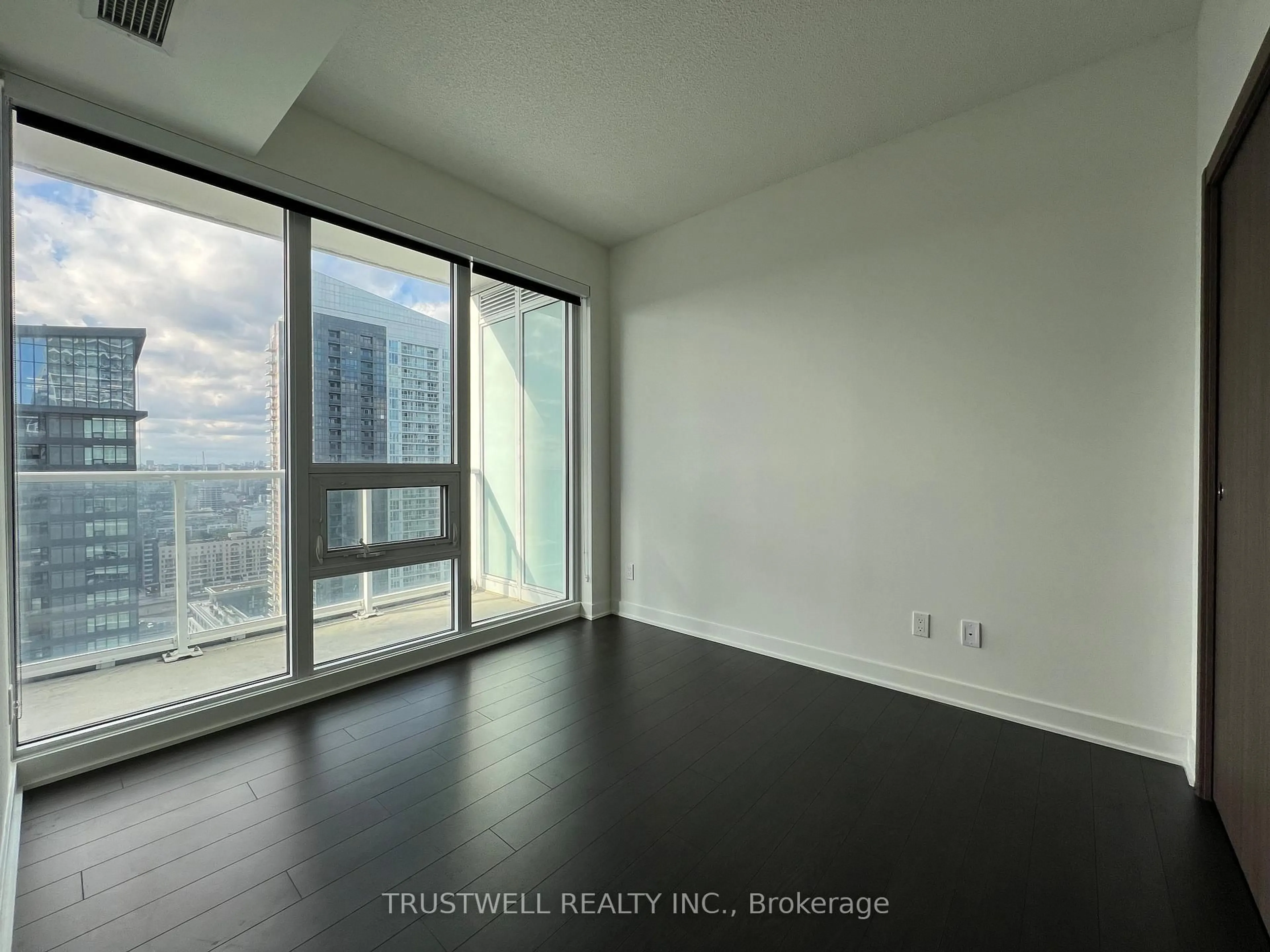 A pic of a room for 17 Bathurst St #3309, Toronto Ontario M6A 2E1