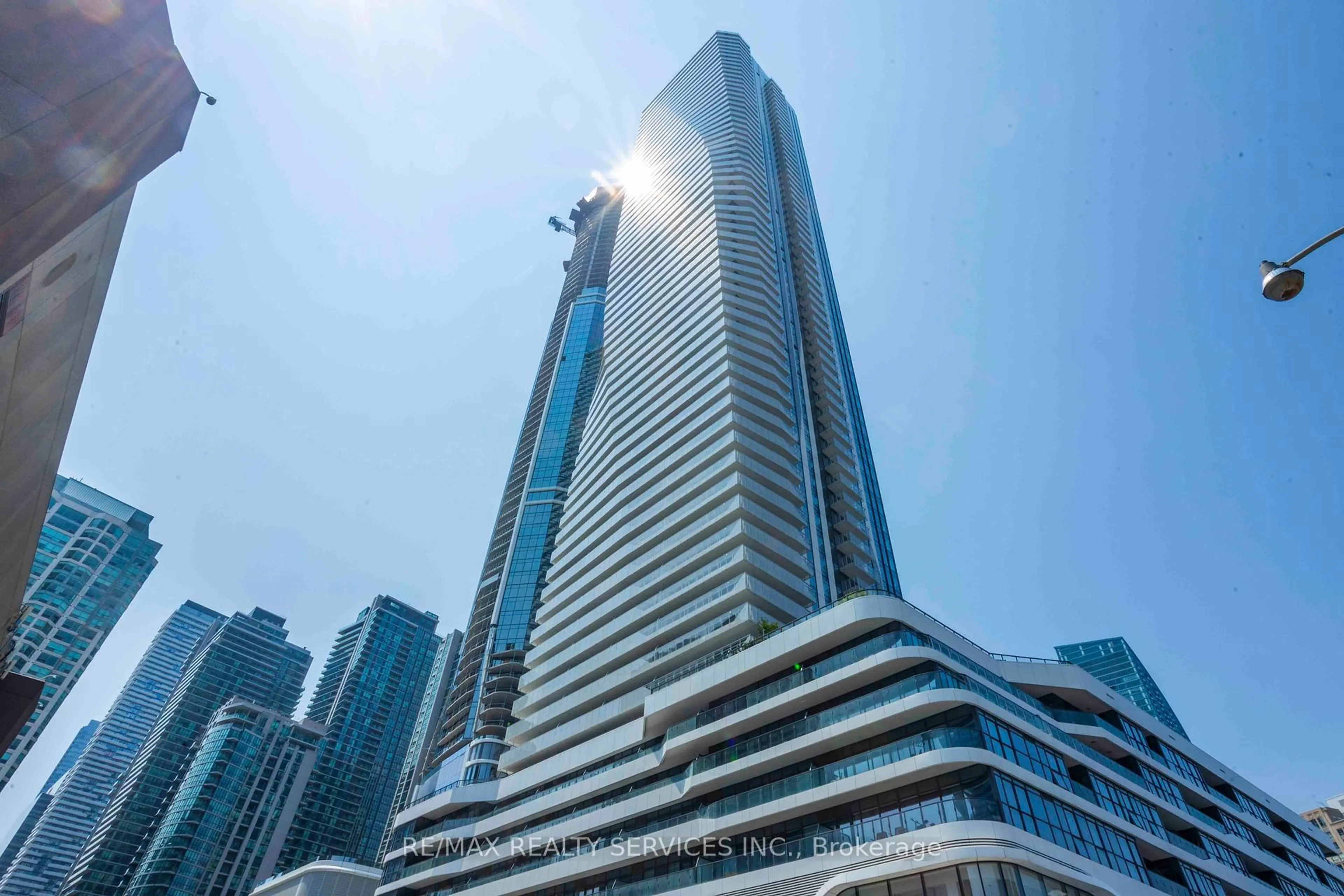 Indoor foyer for 28 Freeland St #1806, Toronto Ontario M5E 0E3