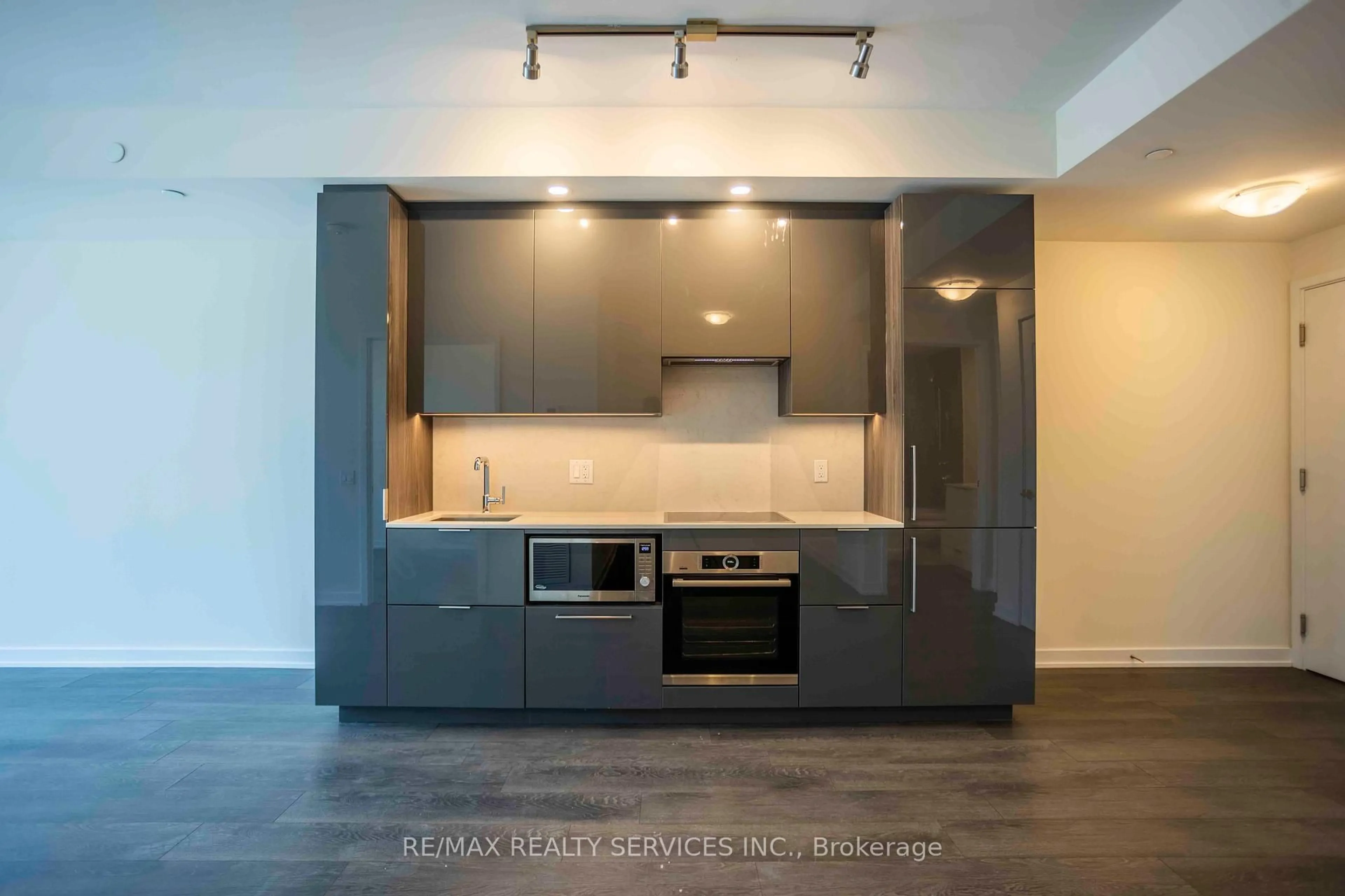 Open concept kitchen, unknown for 28 Freeland St #1806, Toronto Ontario M5E 0E3