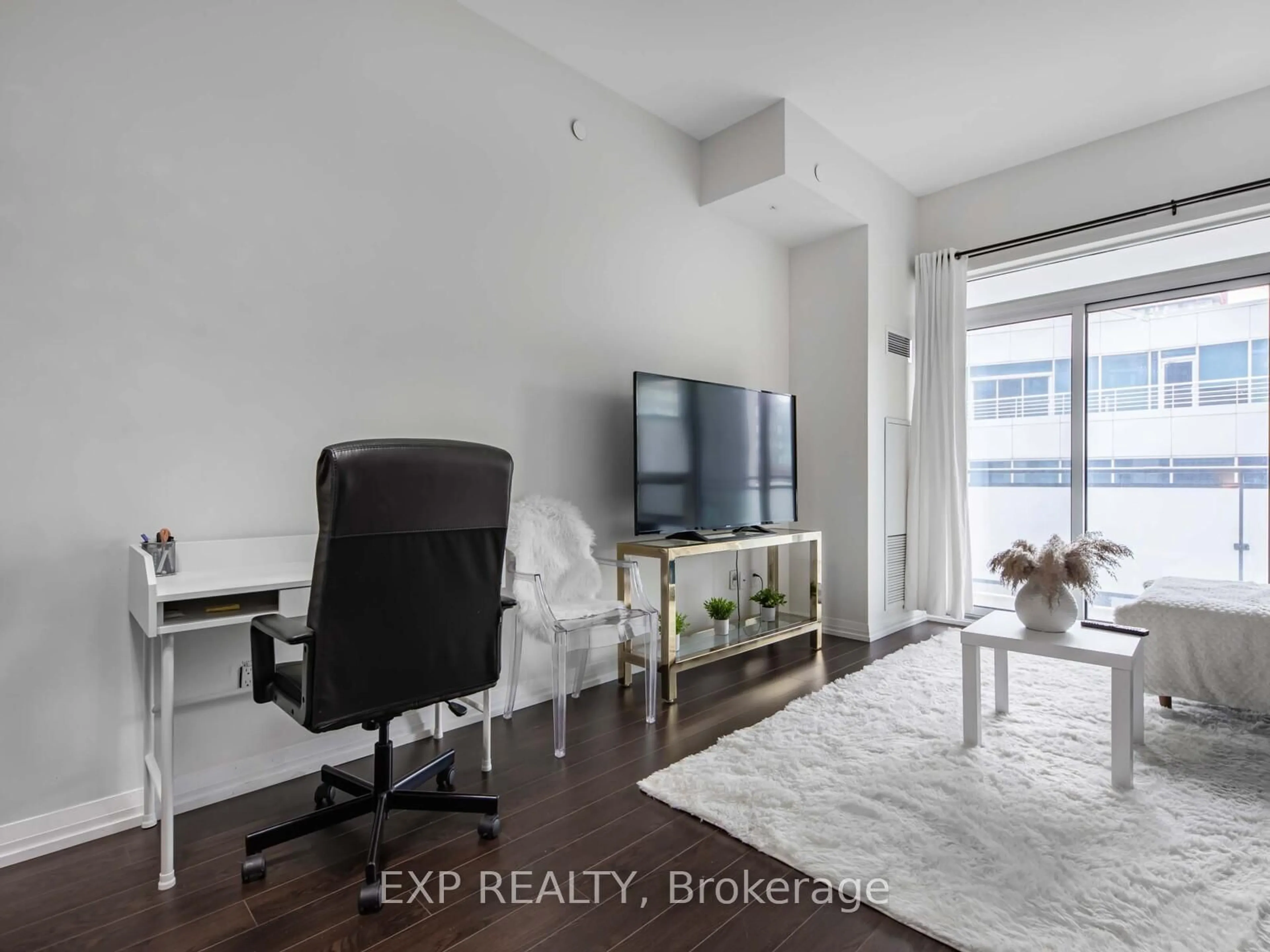 A pic of a room for 460 Adelaide St #15, Toronto Ontario M5A 1N6