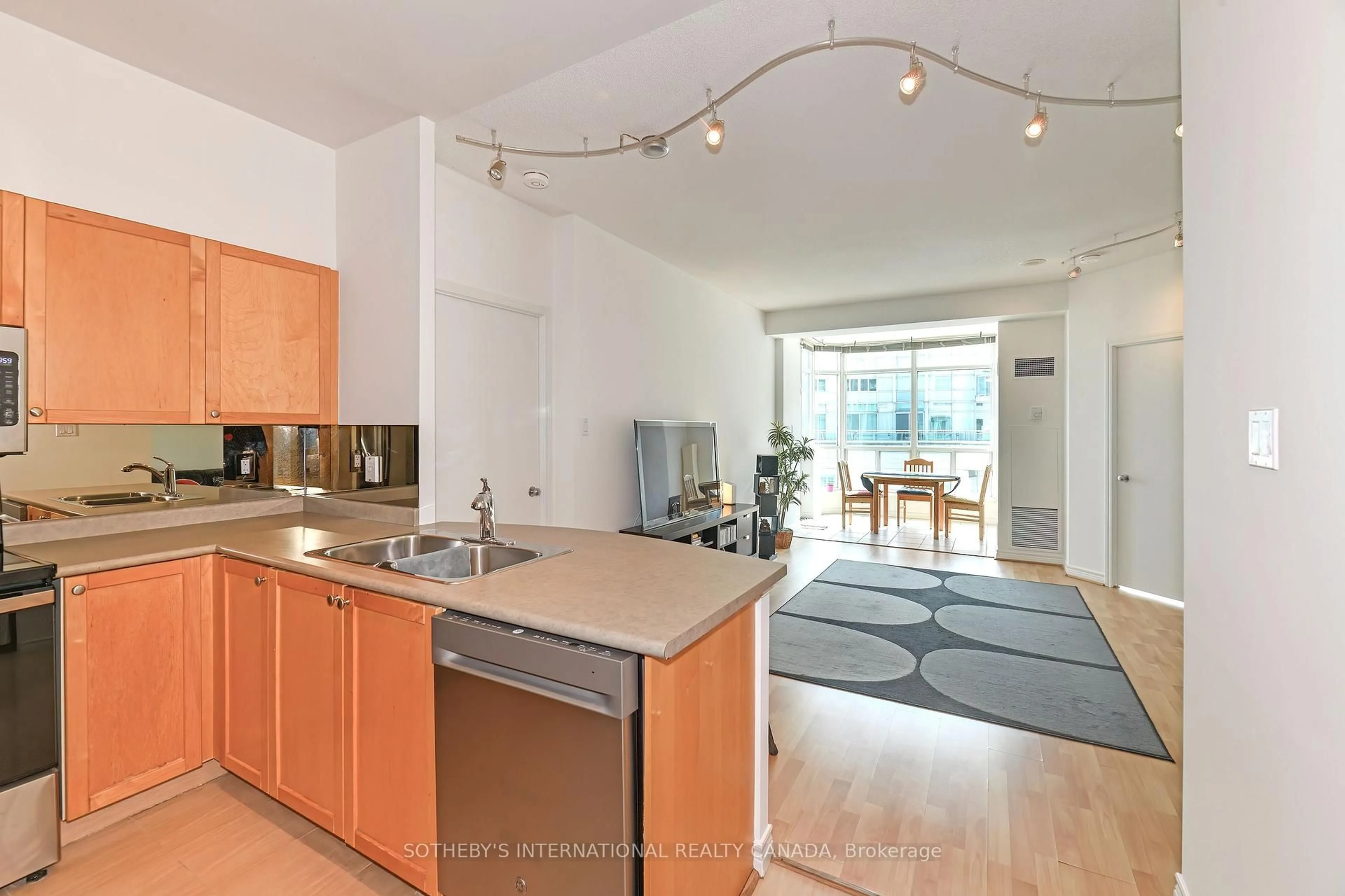 Open concept kitchen, unknown for 600 Queens Quay #SP10, Toronto Ontario M5V 3M3