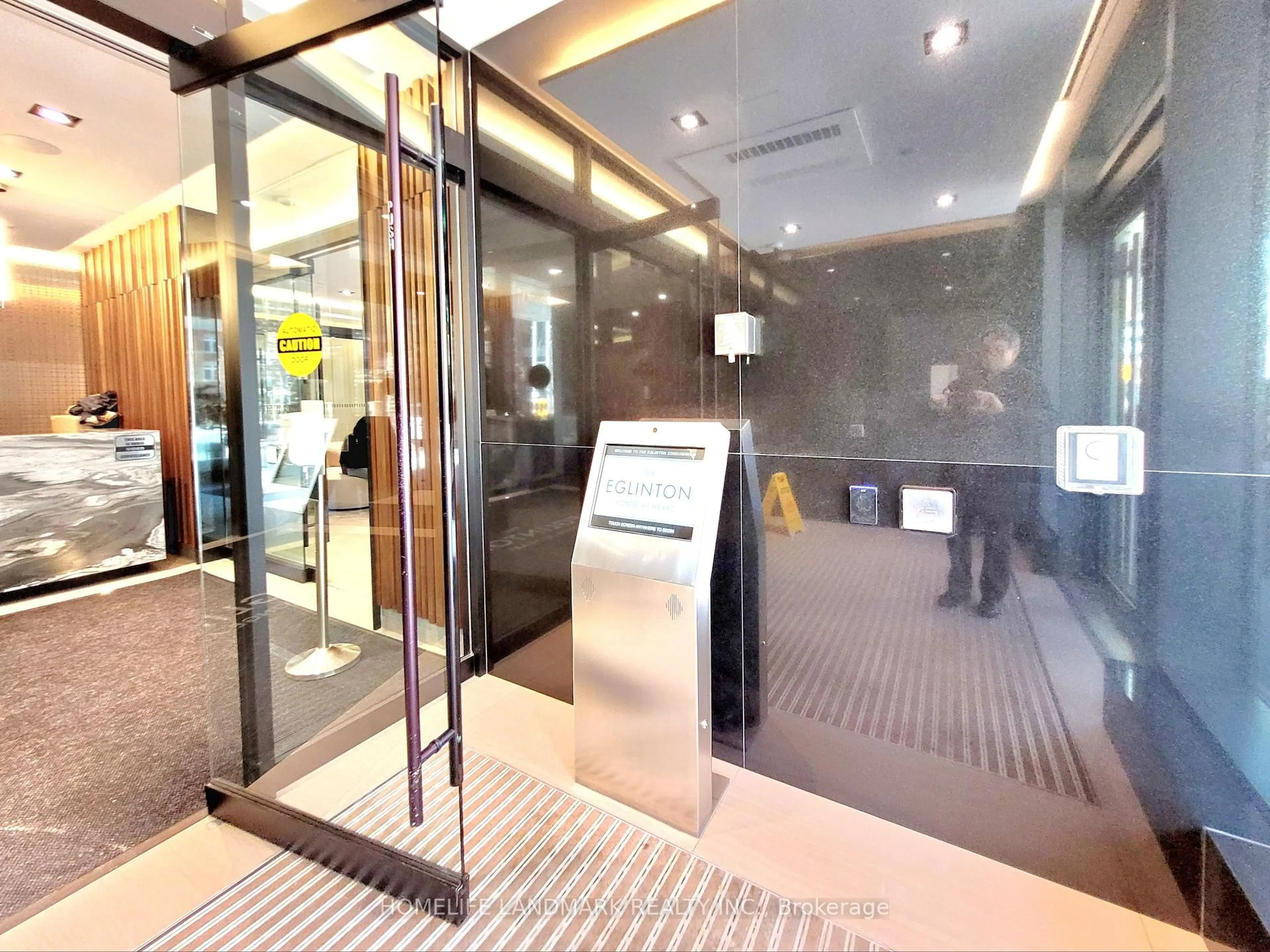 Indoor foyer for 125 Redpath Ave #1213, Toronto Ontario M4S 0B5