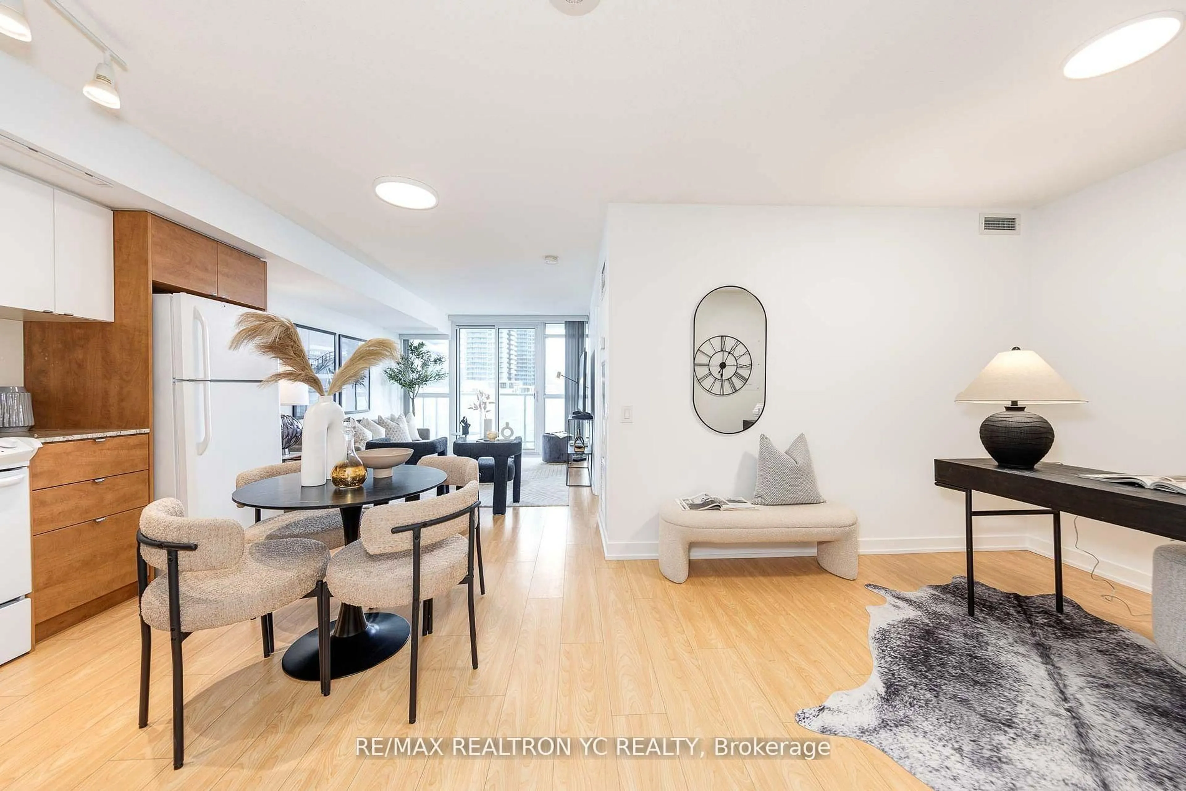 Living room with furniture, wood/laminate floor for 121 Mcmahon Dr #710, Toronto Ontario M2K 0C1