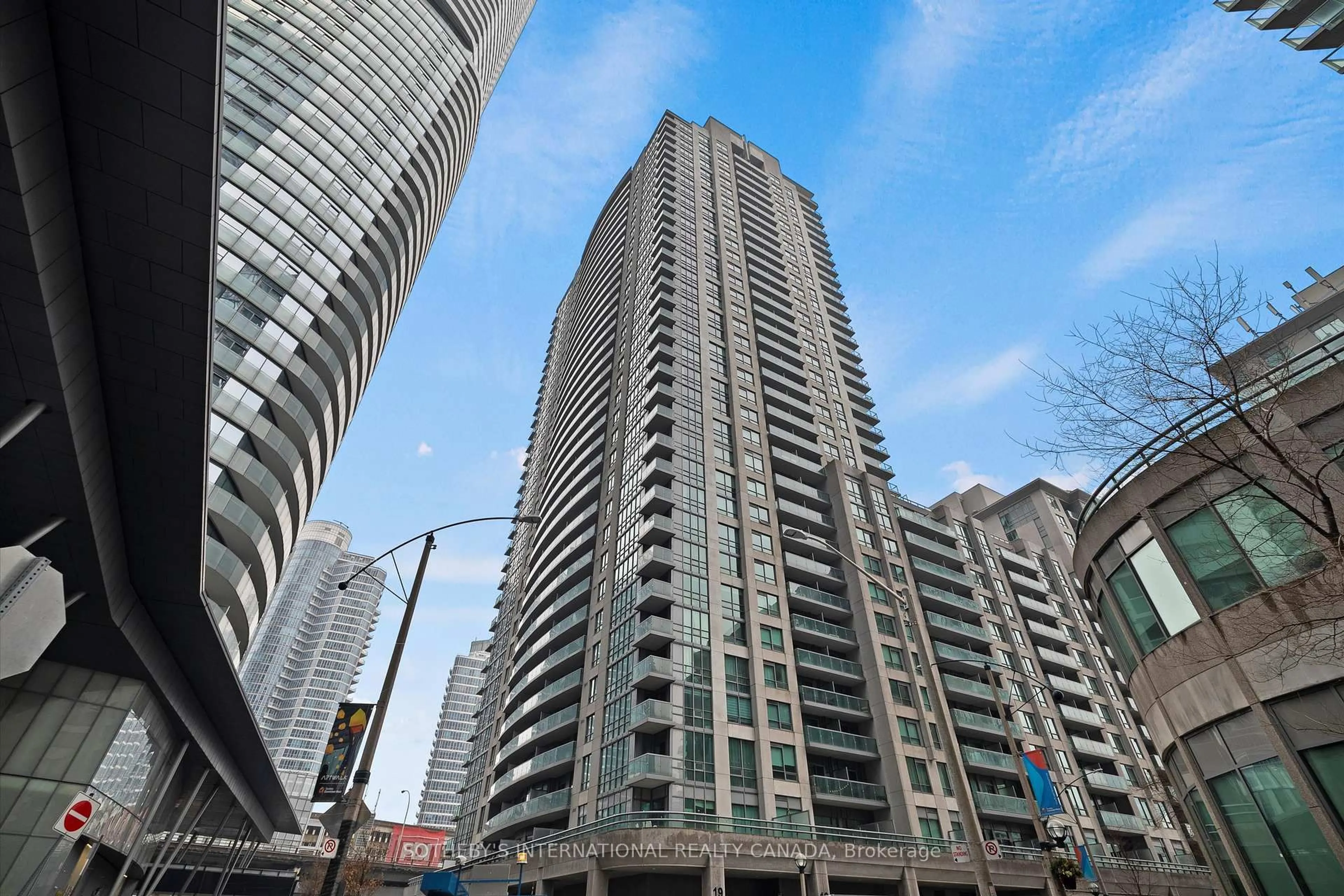Unknown for 19 Grand Trunk Cres #707, Toronto Ontario M5J 3A3