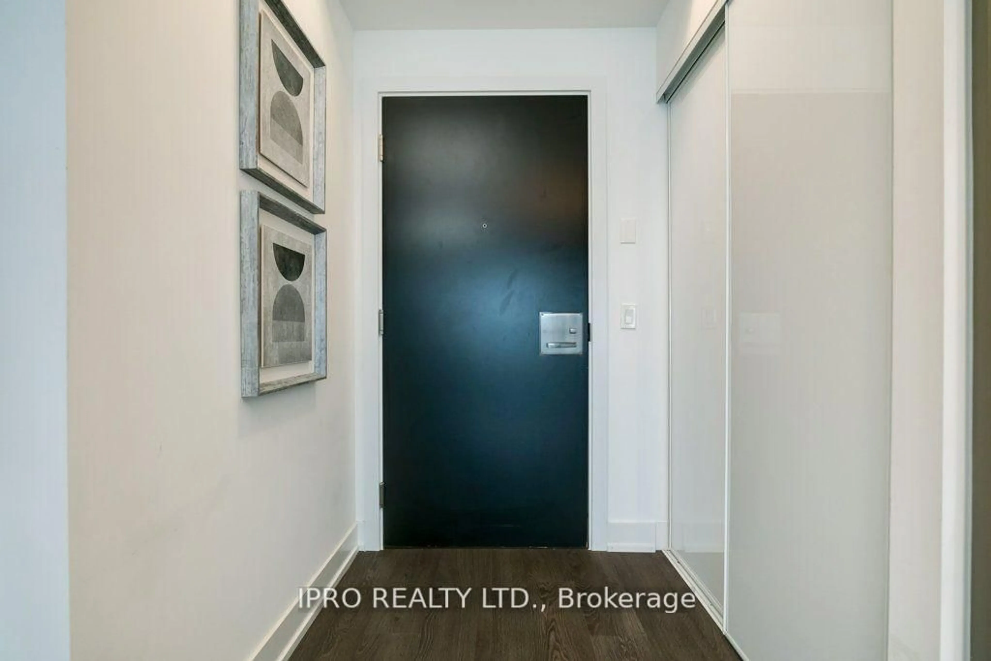 Indoor entryway for 11 Lillian St #1205, Toronto Ontario M4S 0C3