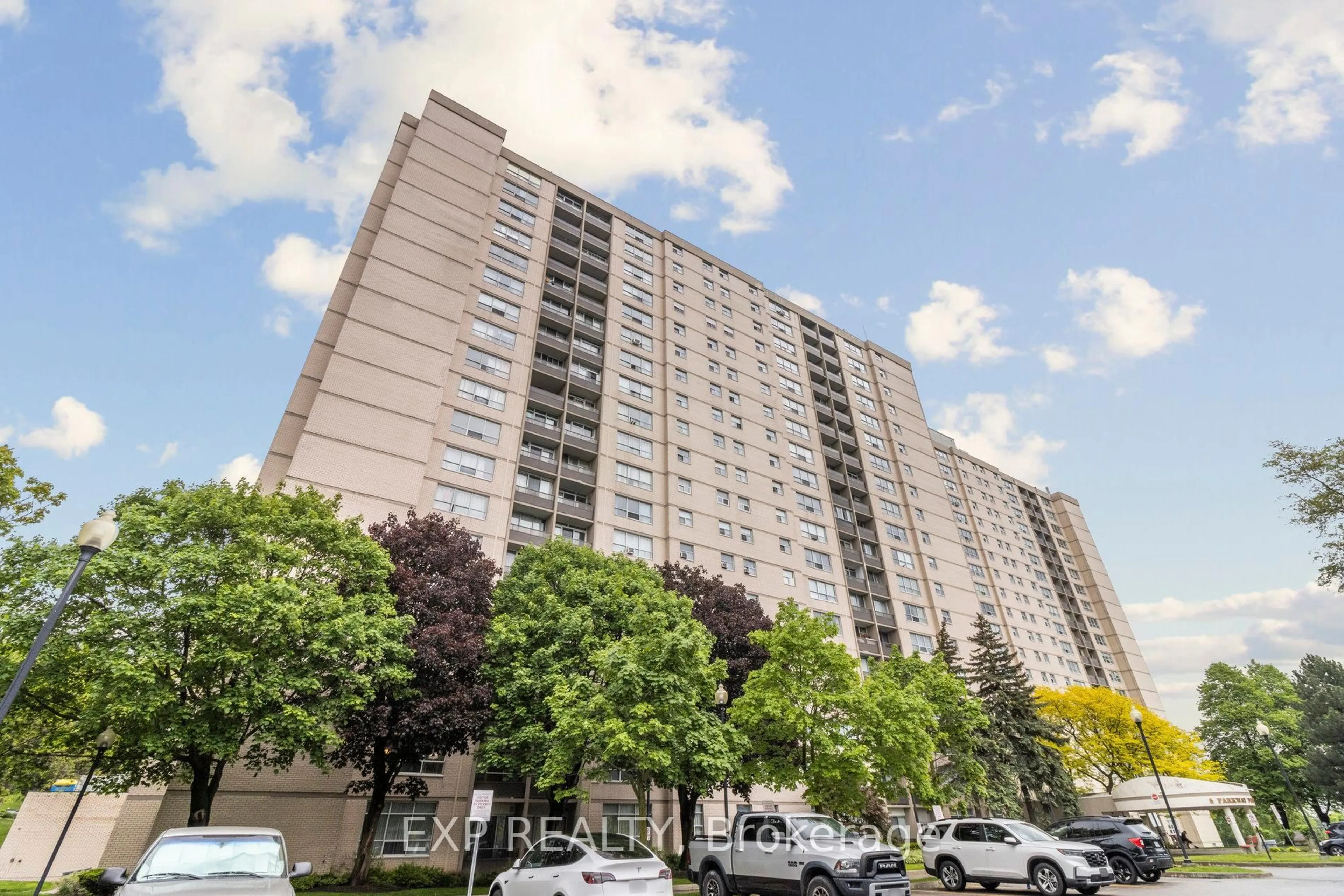 A pic from outside/outdoor area/front of a property/back of a property/a pic from drone, building for 5 Parkway Forest Dr #1101, Toronto Ontario M2J 1L2