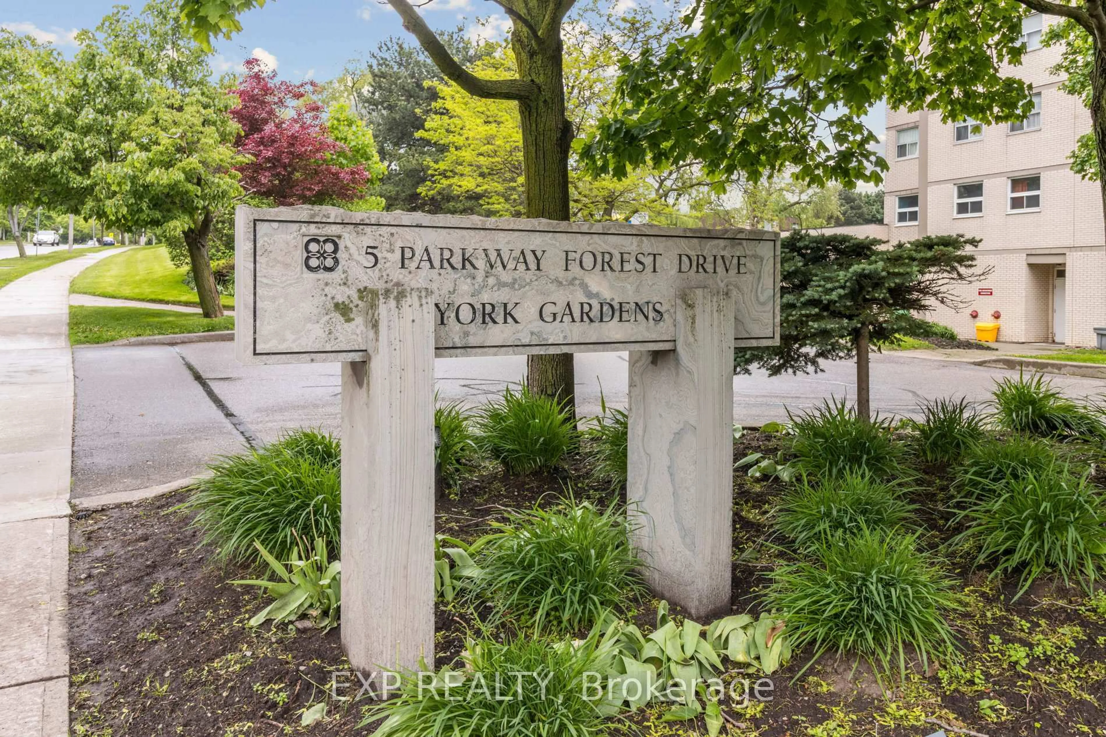 Indoor foyer for 5 Parkway Forest Dr #1101, Toronto Ontario M2J 1L2