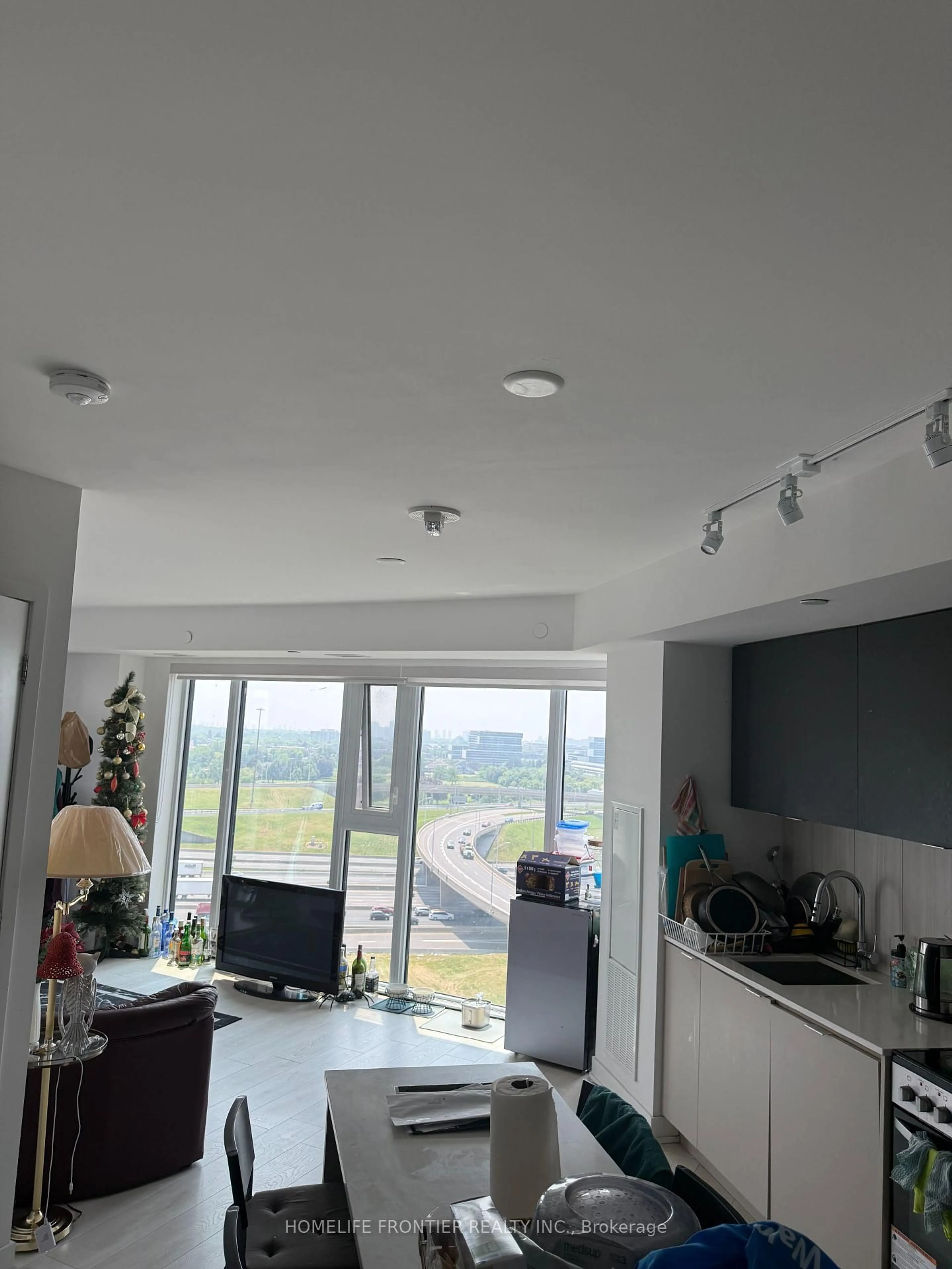 A pic of a room for 8 Tippett Rd #1205, Toronto Ontario M3H 0E7