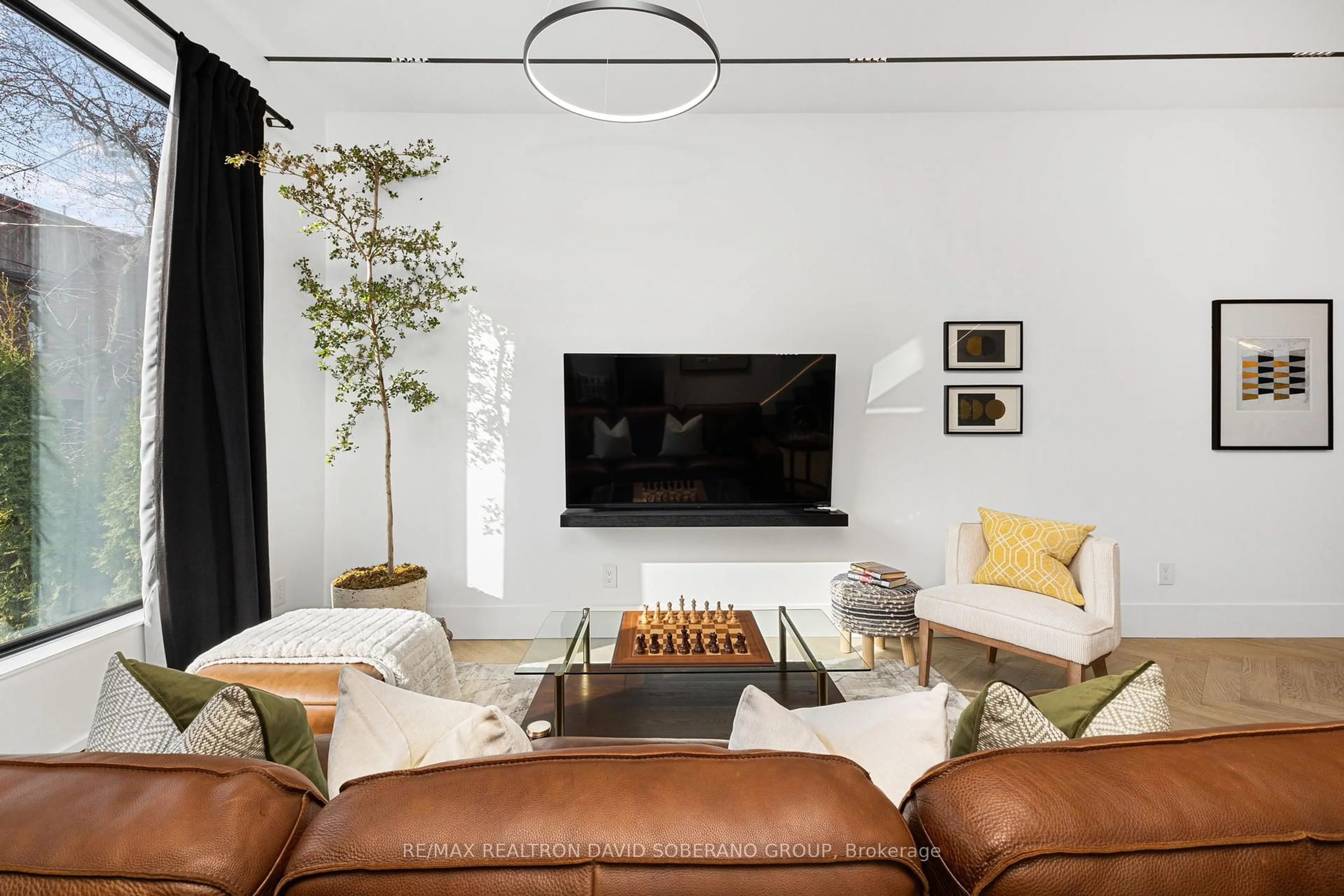 Living room with furniture, unknown for 102 Ulster St, Toronto Ontario M5S 1G1