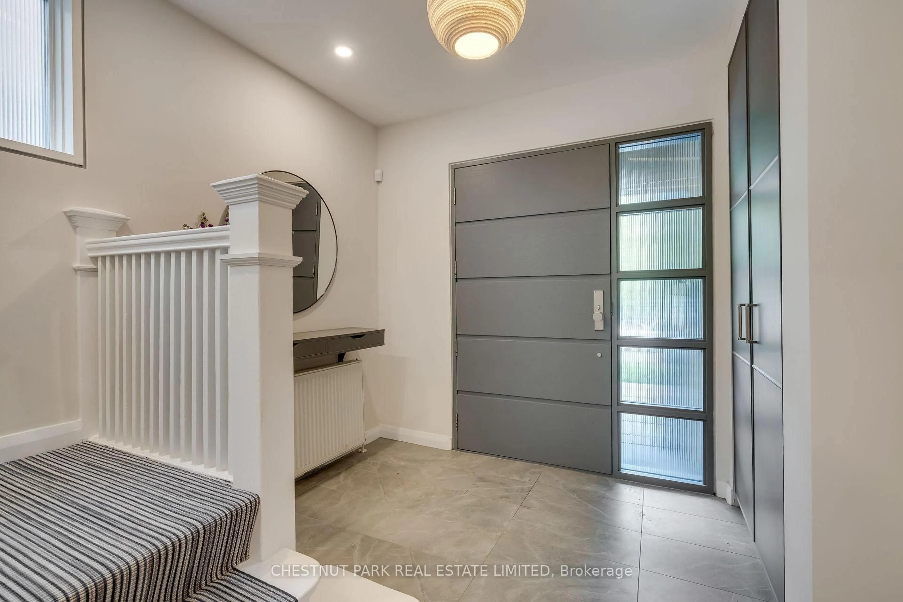 Indoor entryway for 16 Inglewood Dr, Toronto Ontario M4T 1G8